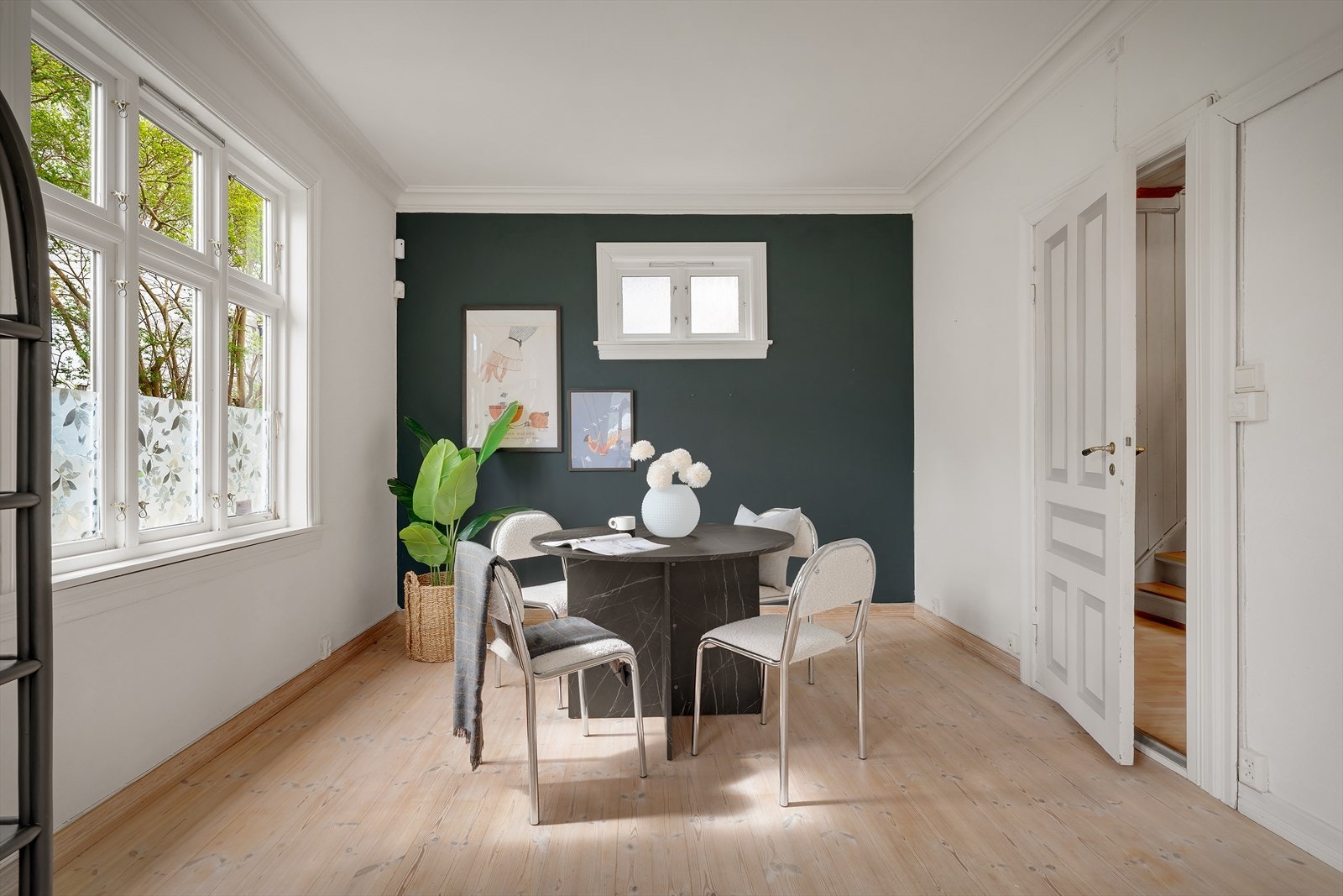 - Stuen måler 23,8m² - Galleribilde