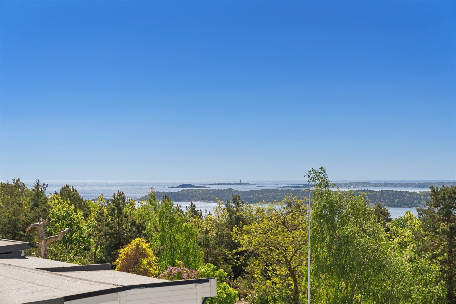 Fra leiligheten har du fantastisk utsikt! Du ser til sjøen, havet og til Oksøy Fyr! Galleribilde