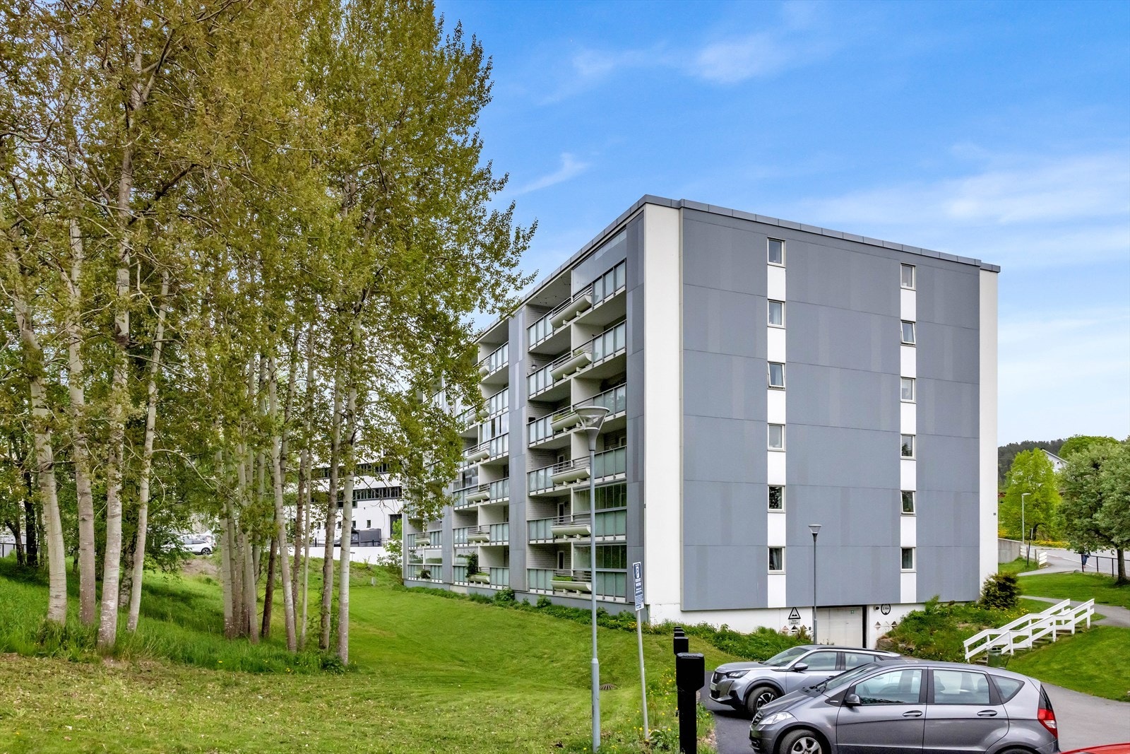 Kun et steinkast unna barnehage og skole Galleribilde