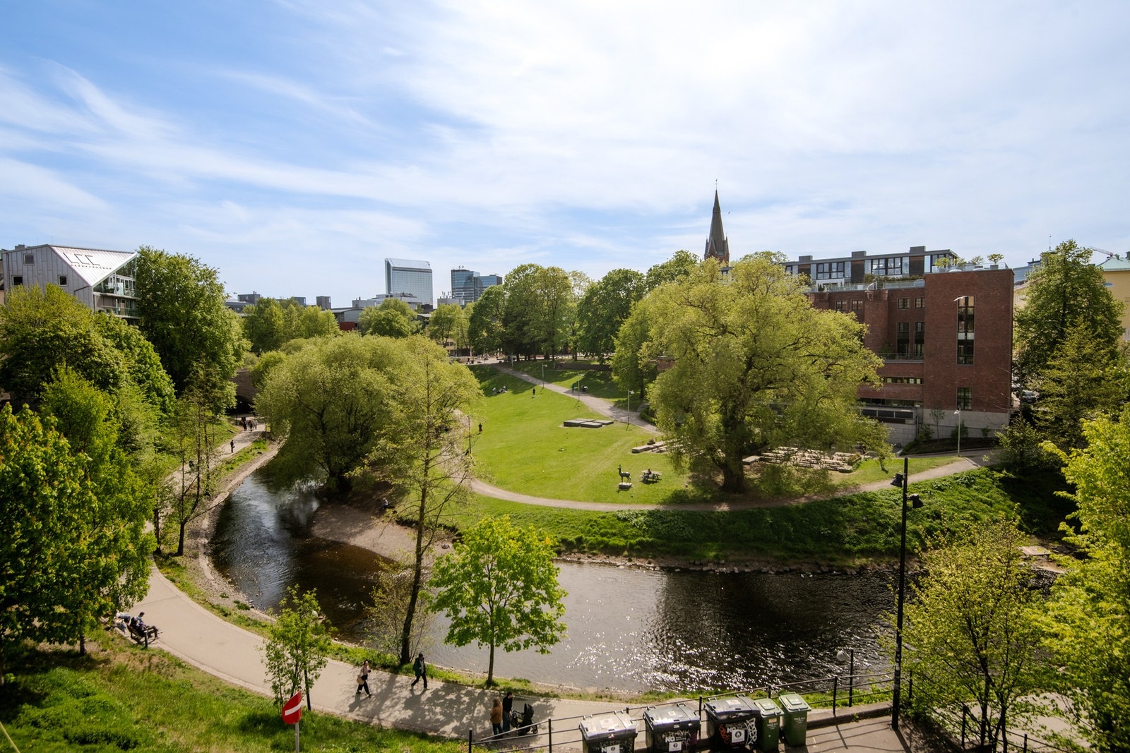 Solrik og ettertraktet utsikt mot Akerselva og DoGa. Galleribilde