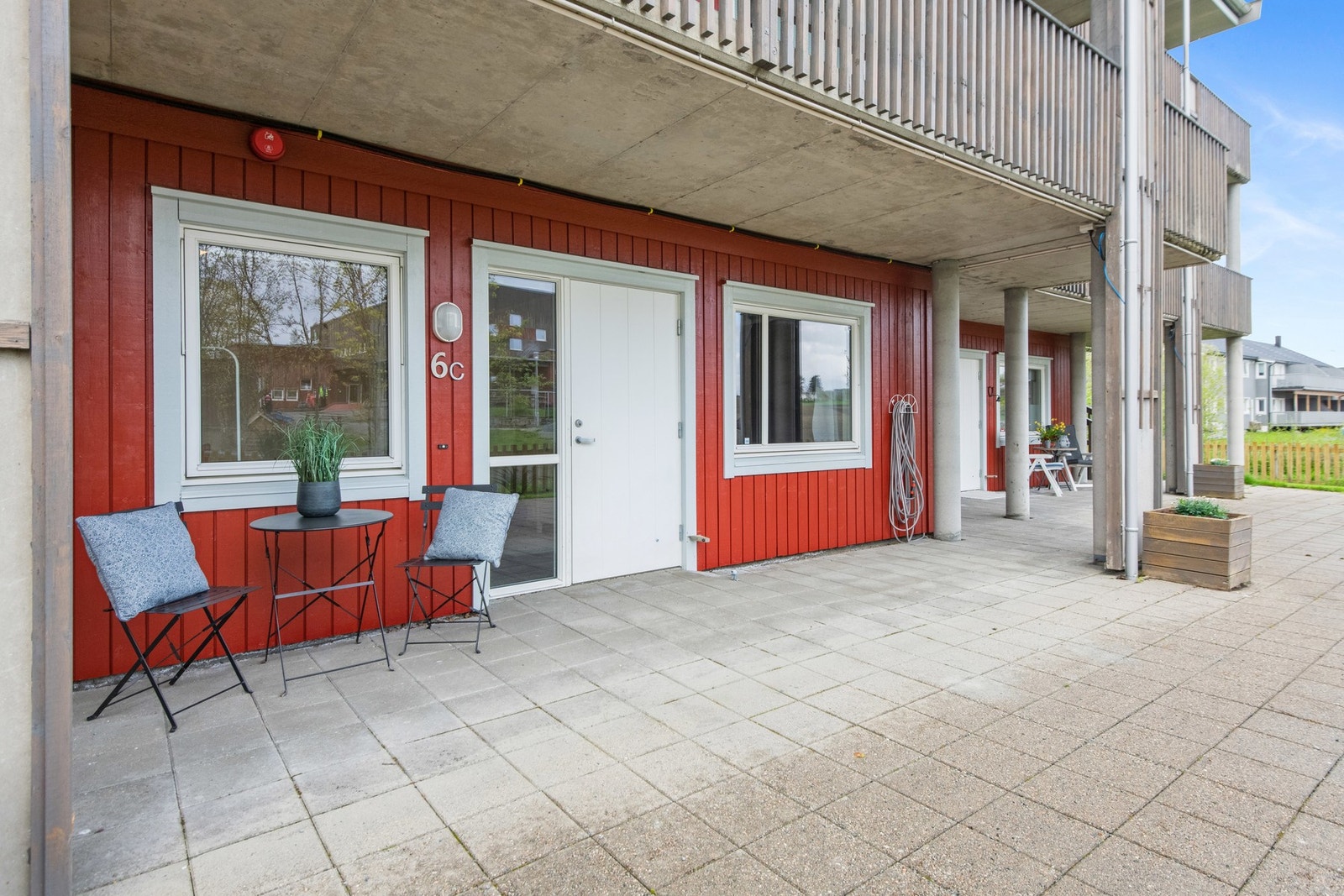 Takoverbygget inngangsparti. Galleribilde