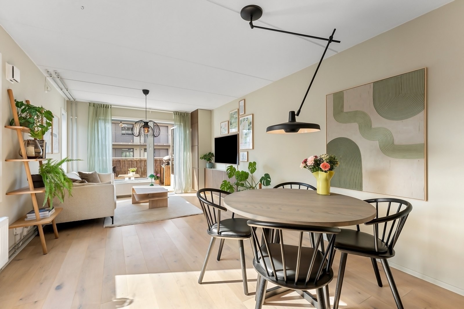 Meget attraktiv og pen 3-roms endeleilighet fra 2009 i 5. etg med heis, balkong og mulig garasje med elbil-lader Galleribilde