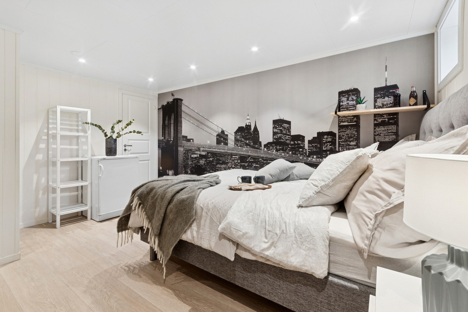 Bod omgjort til kjellerstue/ gjesterom. Ikke godkjent hos Bodø kommune. Galleribilde