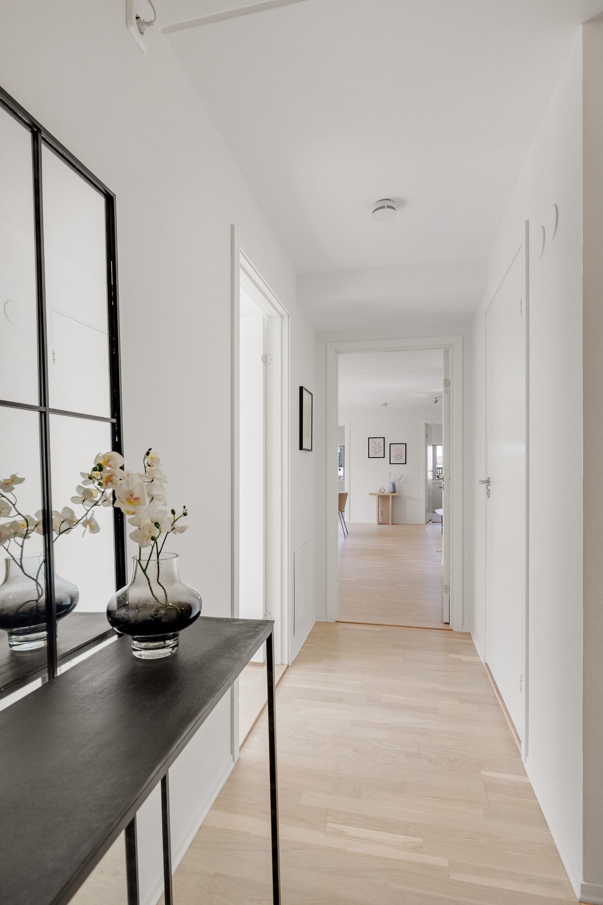 Entréen er innbydende og skaper et godt førsteinntrykk av boligen. Galleribilde