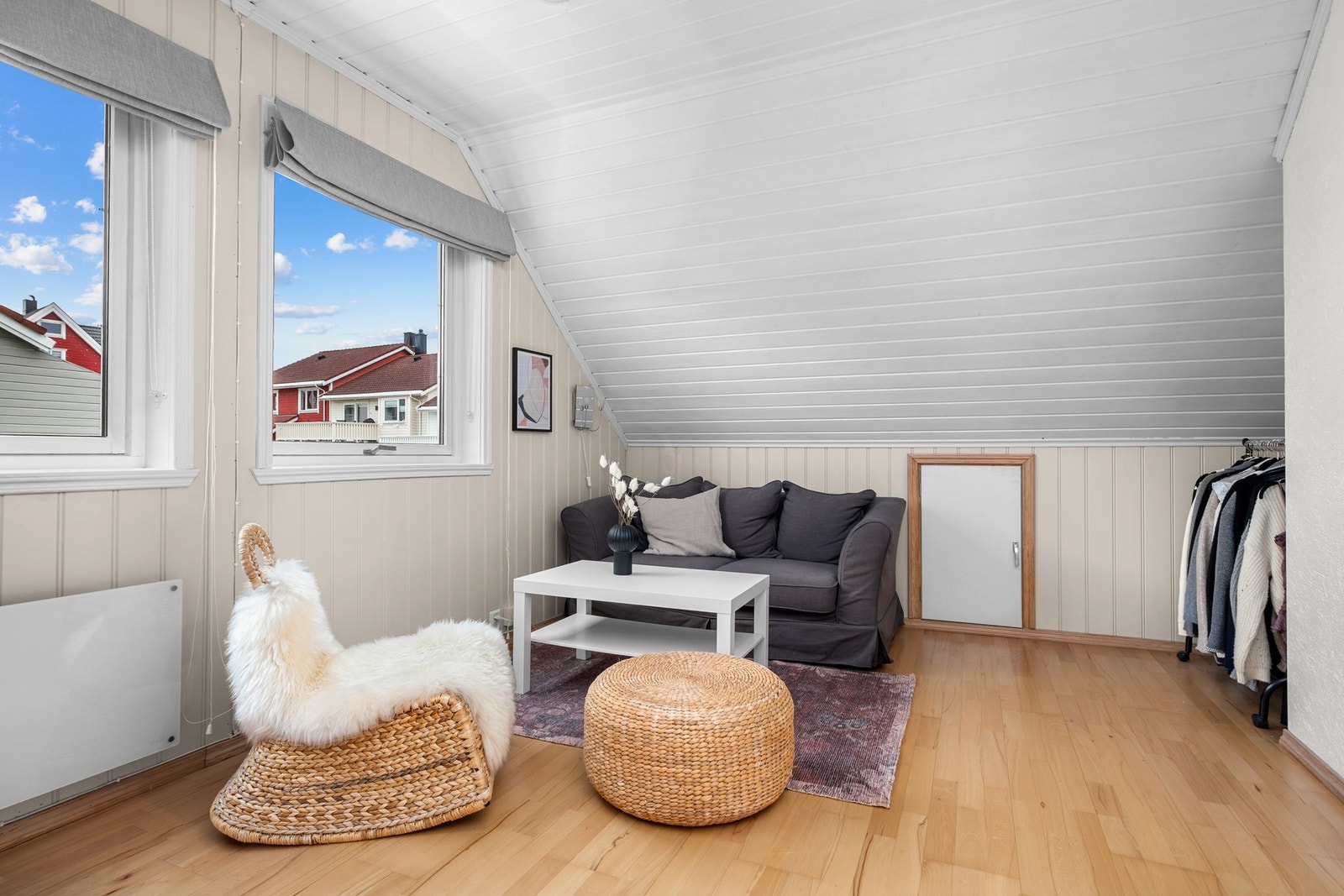 Loftsetasjen har et bruksareal på 50 m² og inneholder gang, tre soverom, bad og bod, samt utgang til balkong. Galleribilde