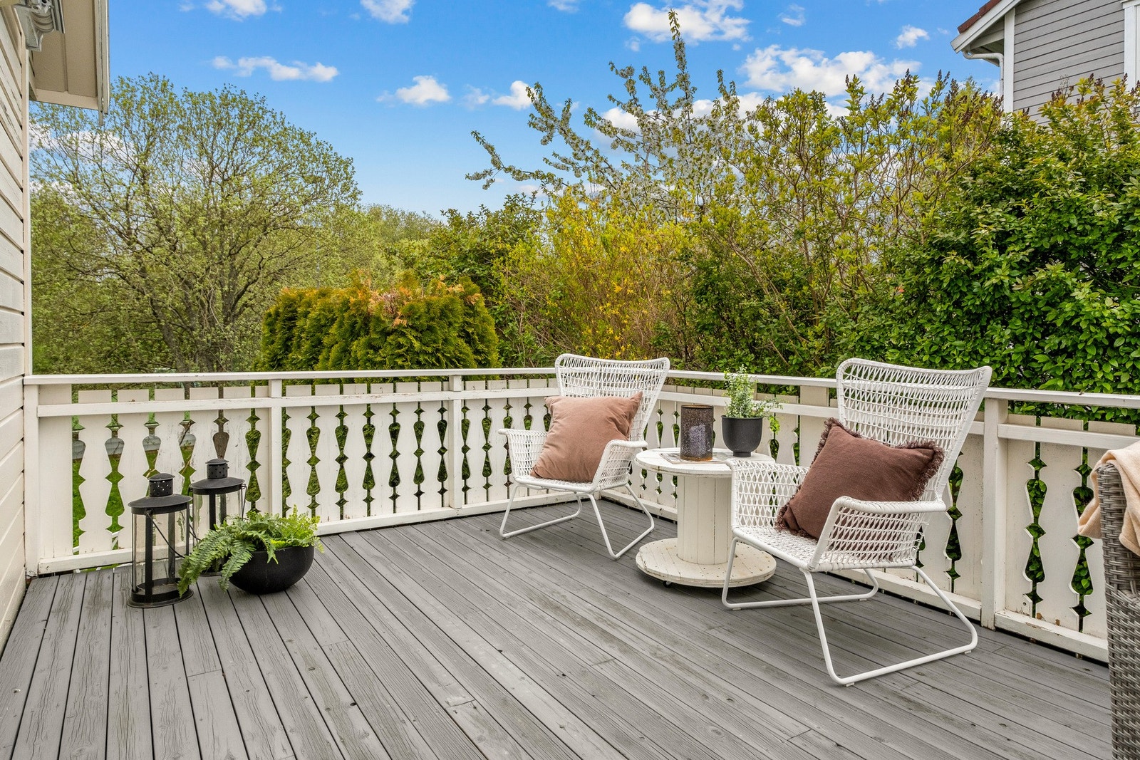 Boligen har flere uteplasser gir perfekte forhold for grilling og sosiale sammenkomster. Galleribilde