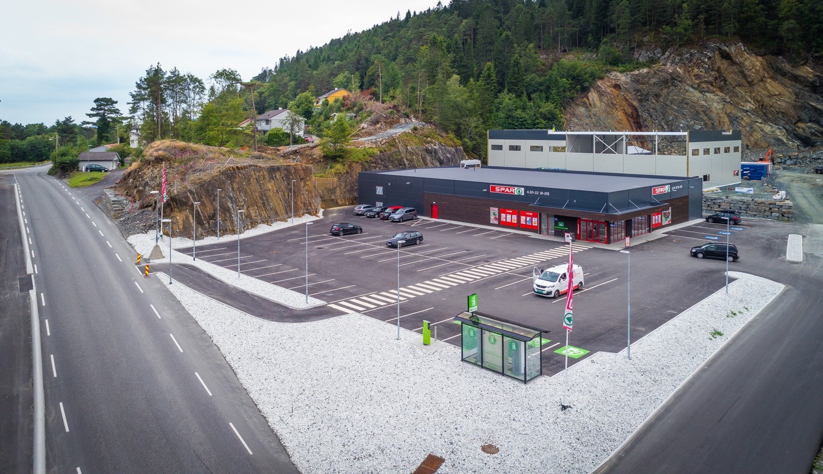 Nærmeste dagligvarebutikk ca 5 minutter unna. Galleribilde