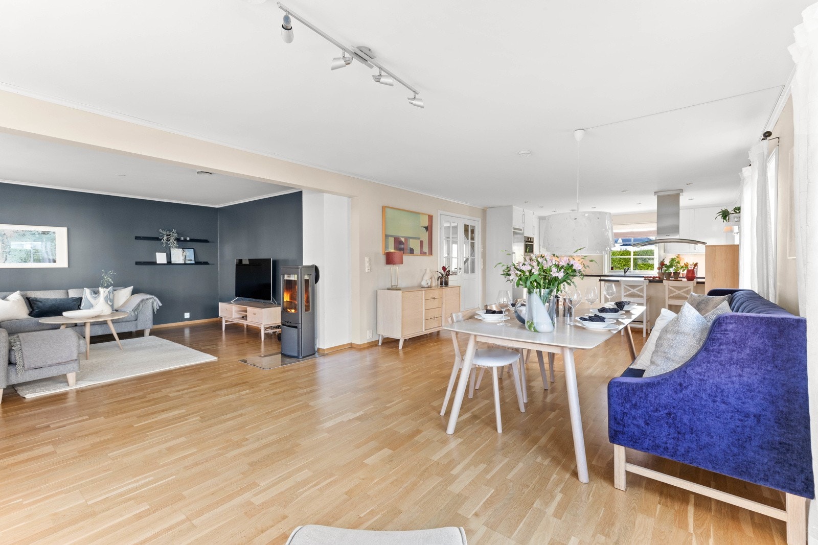 I stua er det satt inn peisovn. Galleribilde