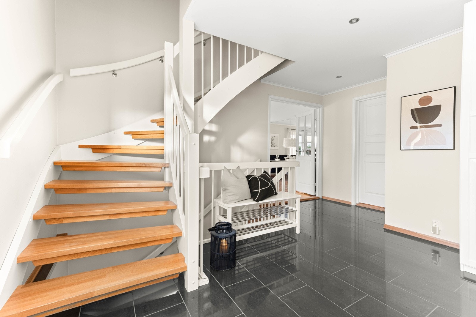 Tilknyttet entrè har du bad/vaskerom. Galleribilde