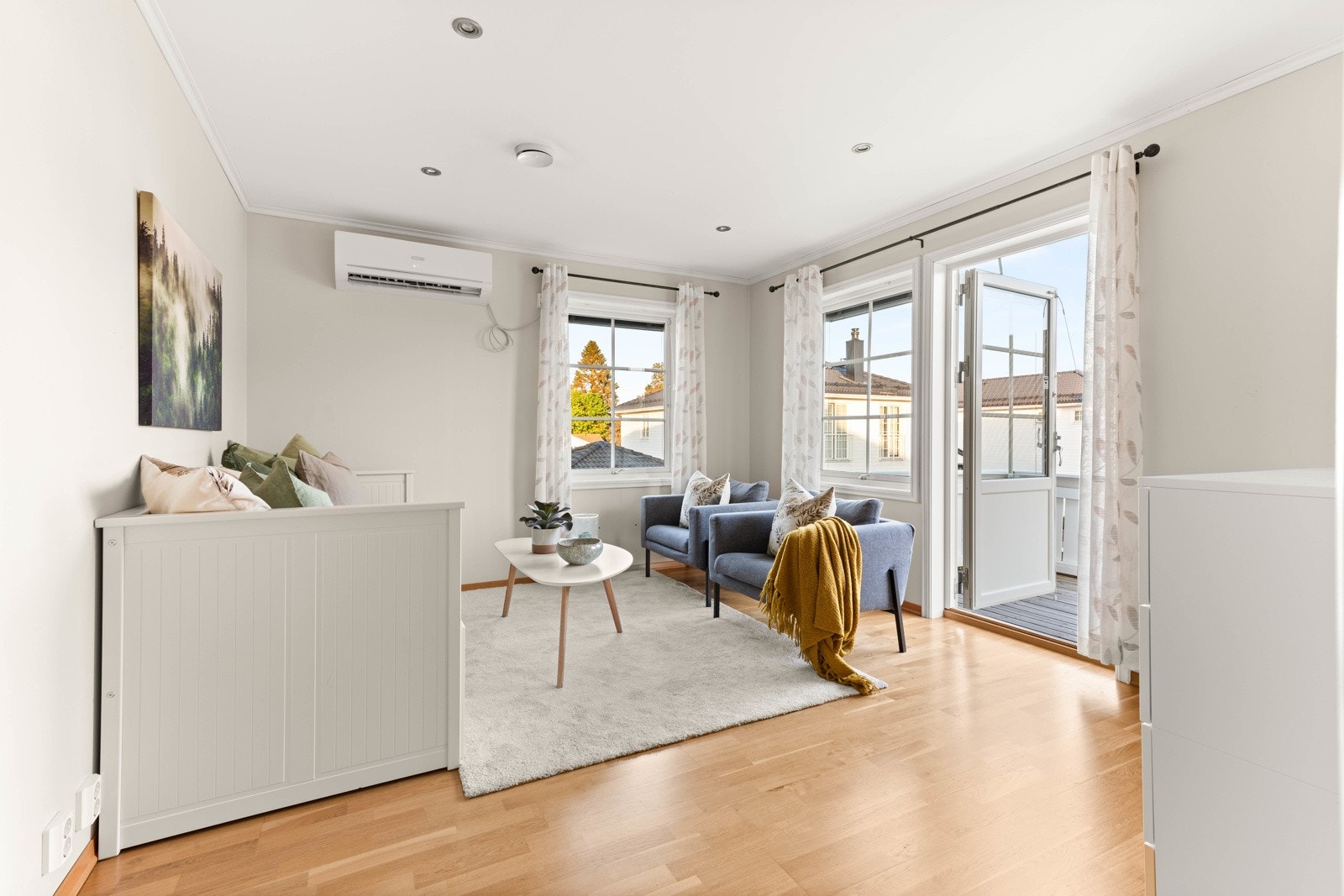 i 2.etg har du soverom, bad og en ekstra stue! Det er også en balkong som ble satt opp i 2019! Galleribilde