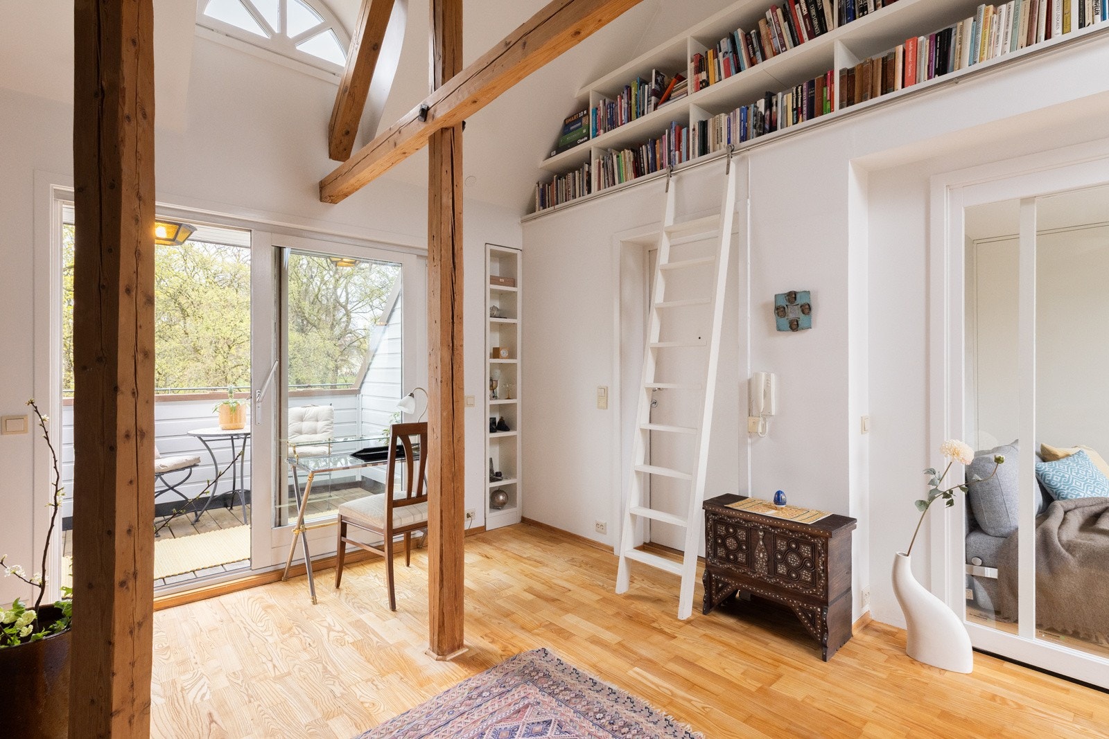 Loftstuen er et rom hvor man virkelig kan nyte den herlige og åpne følelsen som et Torshov-loft kan gi! Galleribilde
