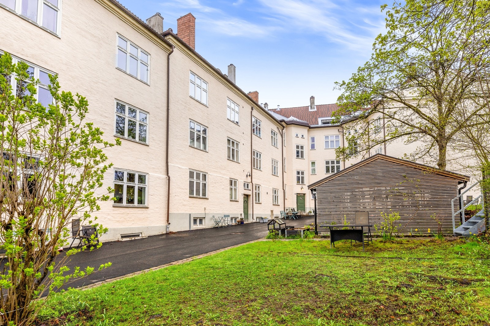 Borettslaget har et nydelig gårdsrom. Galleribilde