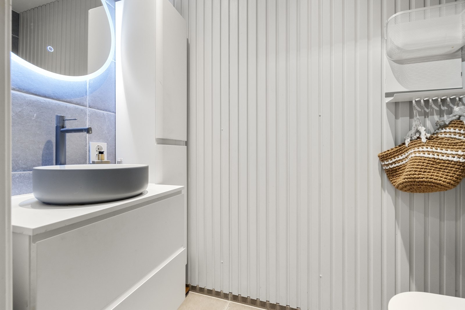 Ekstra toalettrom i tilknytning til entréen. Galleribilde