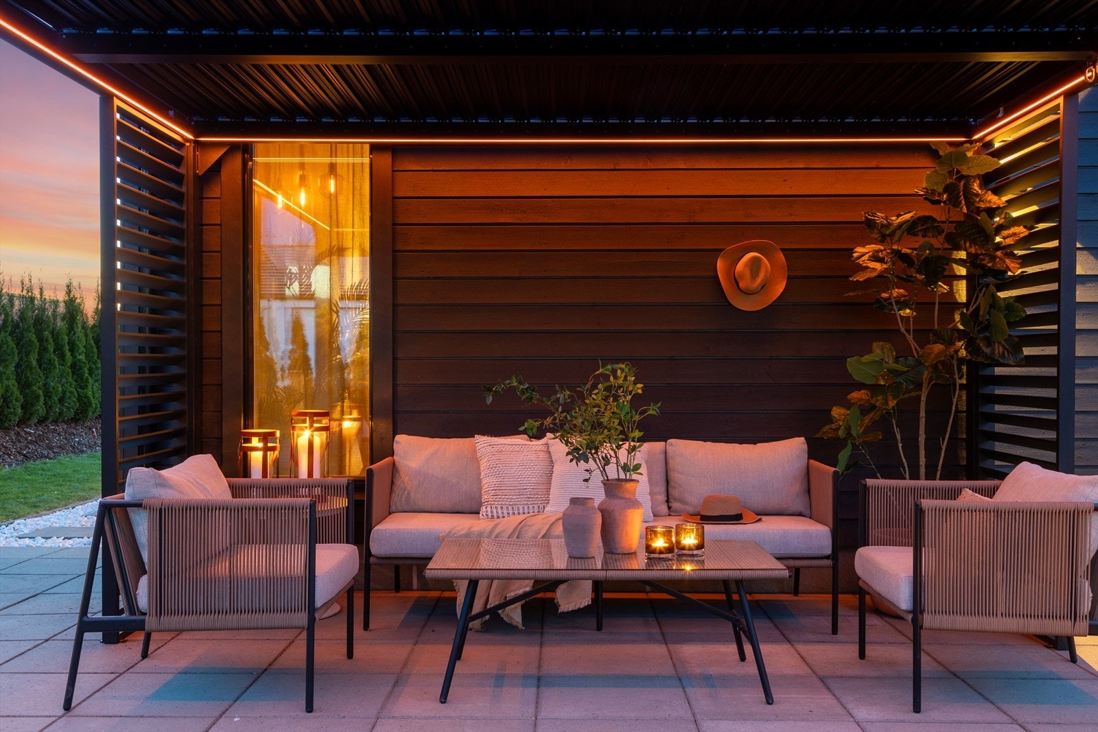 Det er montert ledlys rundt taket som gir en meget fin stemning på kveldstid Galleribilde