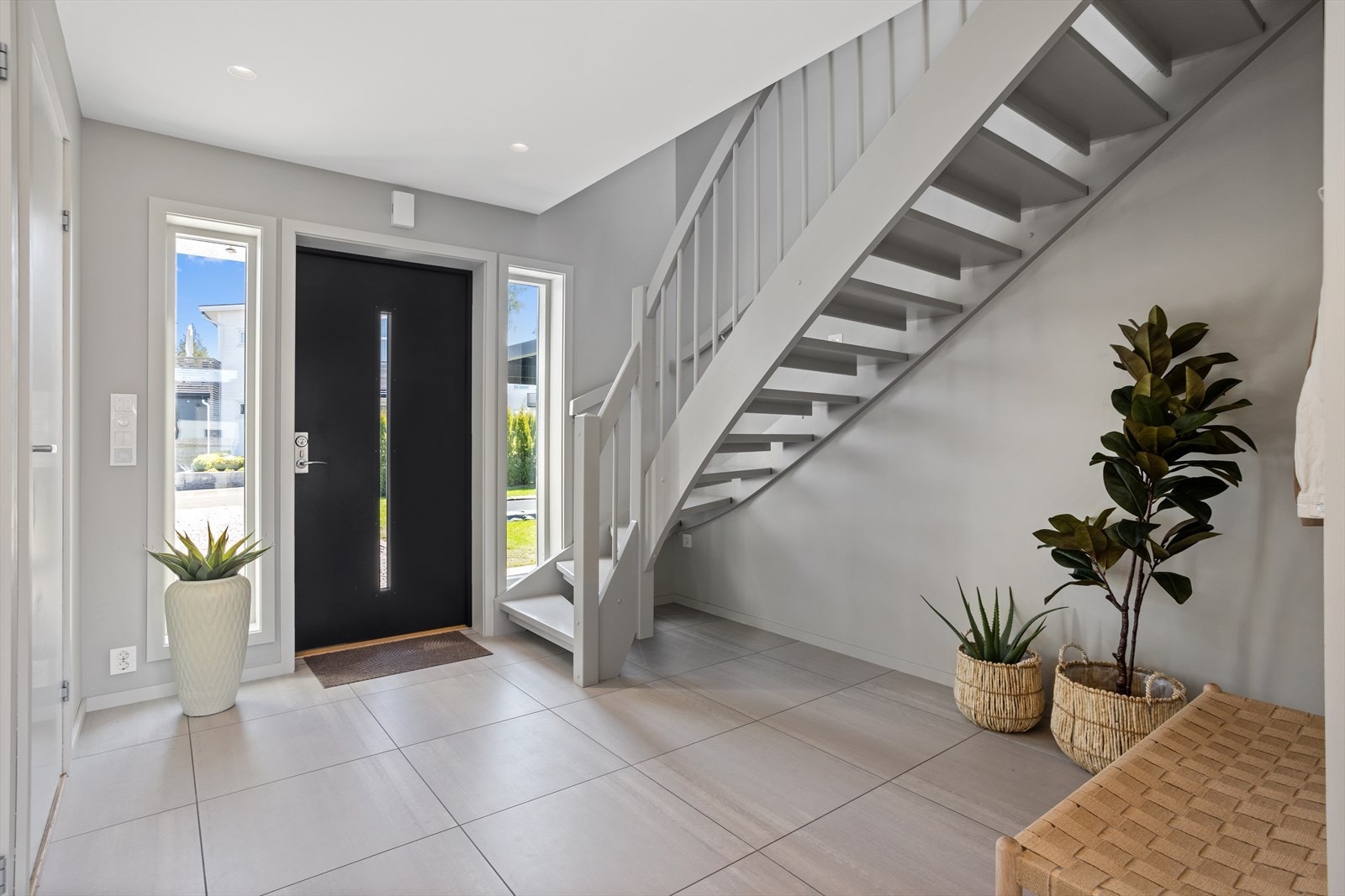 Romslig hall ønsker deg velkommen inn Galleribilde