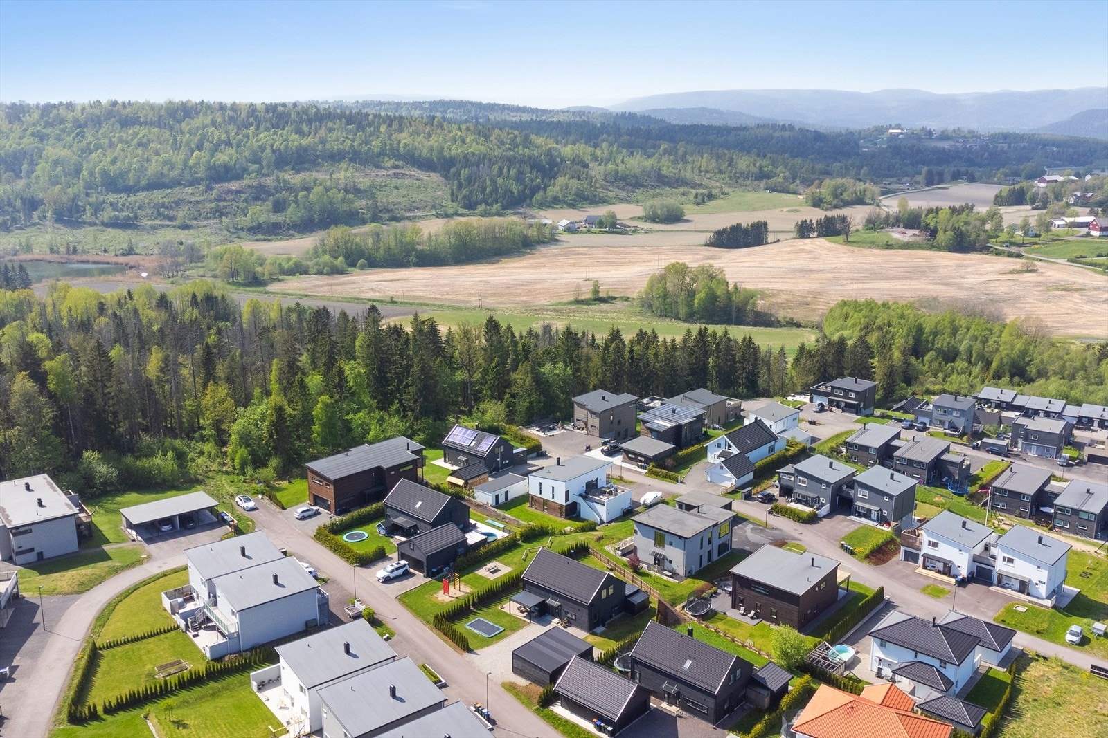 Kort vei til marka med mange fine turløyper Galleribilde