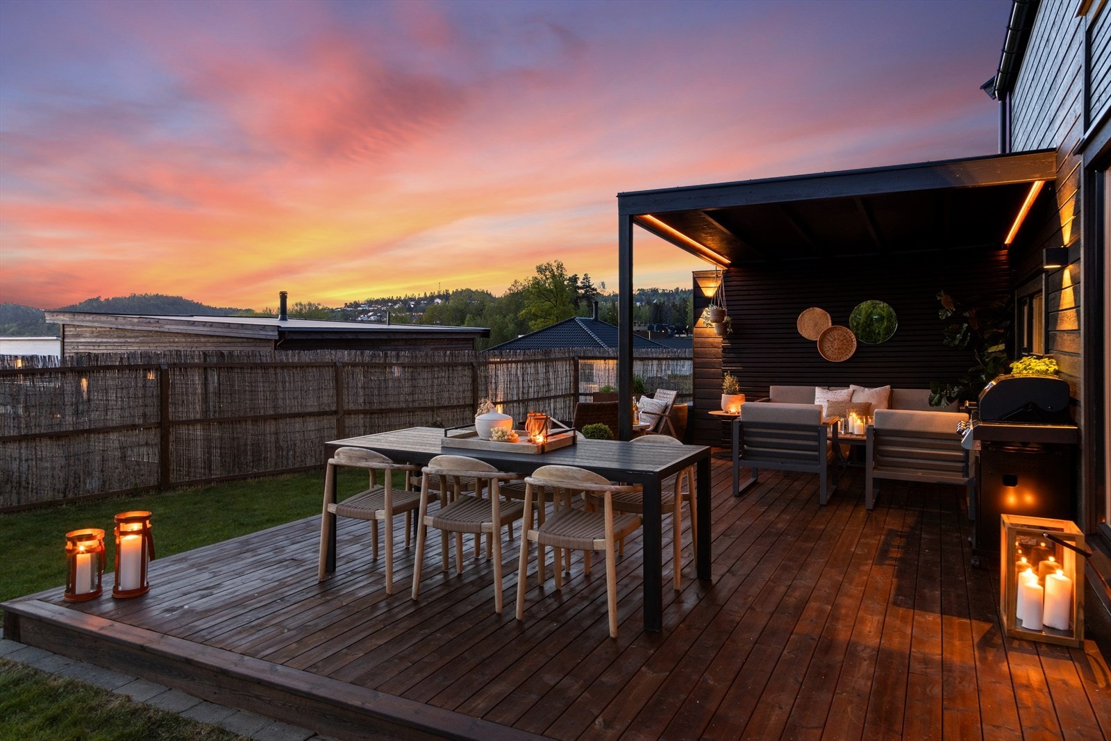 På kveldstid blir det en magisk stemning på terrassen Galleribilde