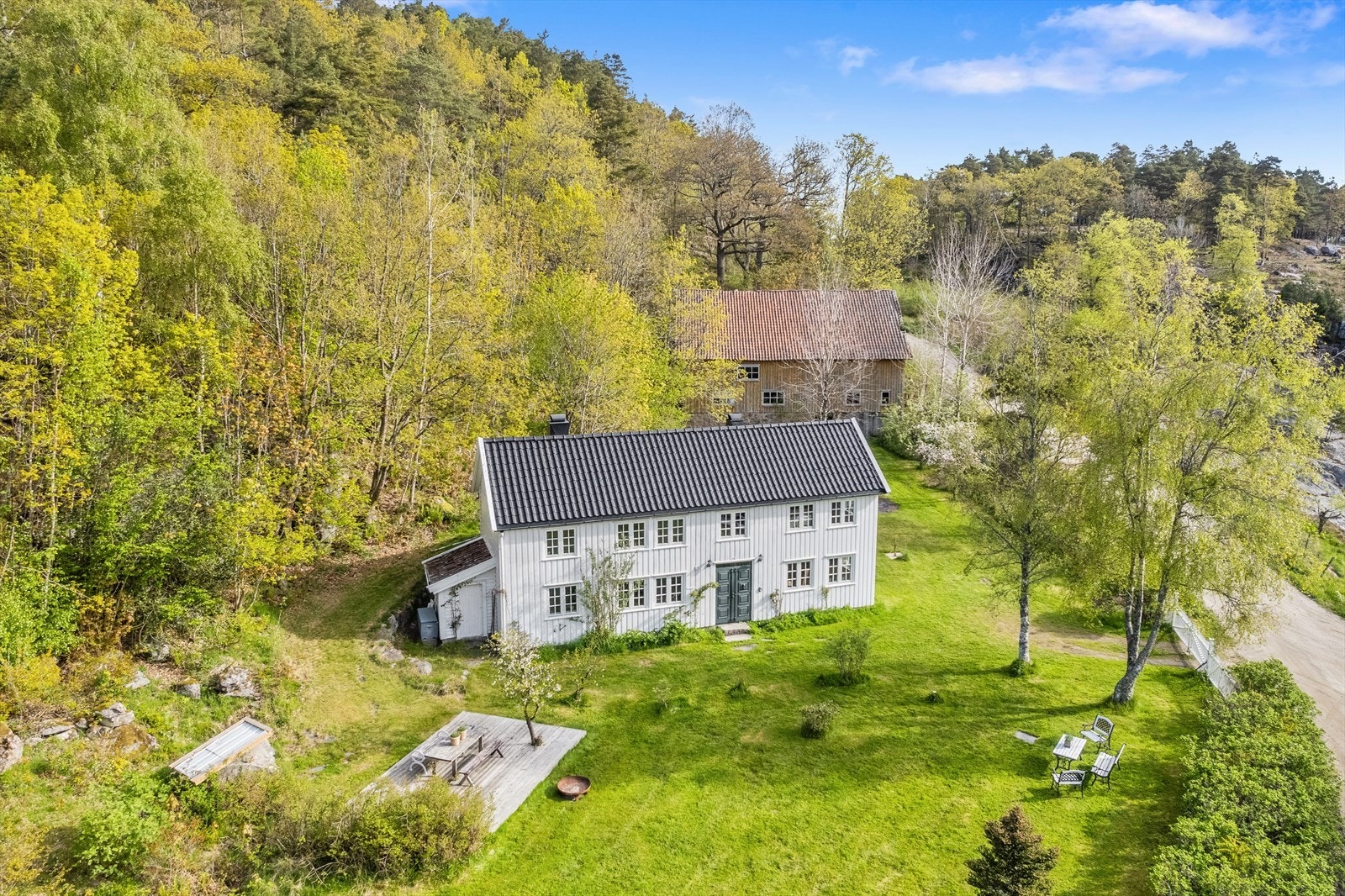 Flott, sjarmerende eiendom i landlige og fredelige omgivelser Galleribilde