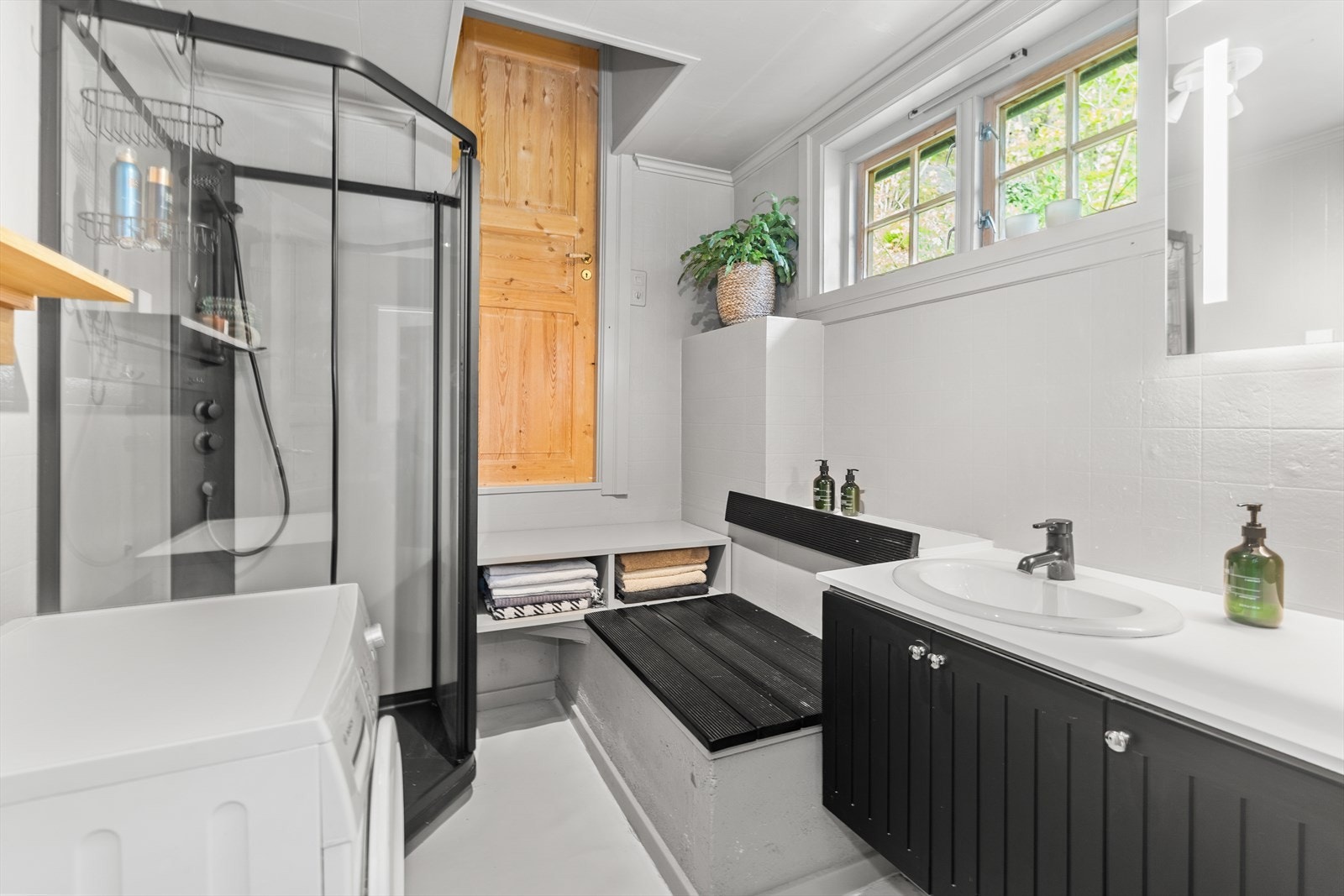 Døren innforbi baderom er det bodrom Galleribilde