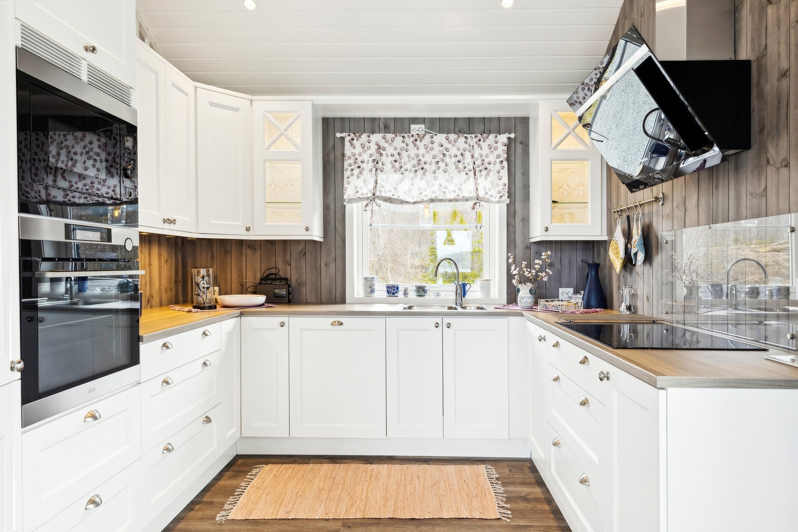 Kjøkkenet er levert av Nygård kjøkken og innehar de kvalitetene du forventer på en nyere hytte. Galleribilde