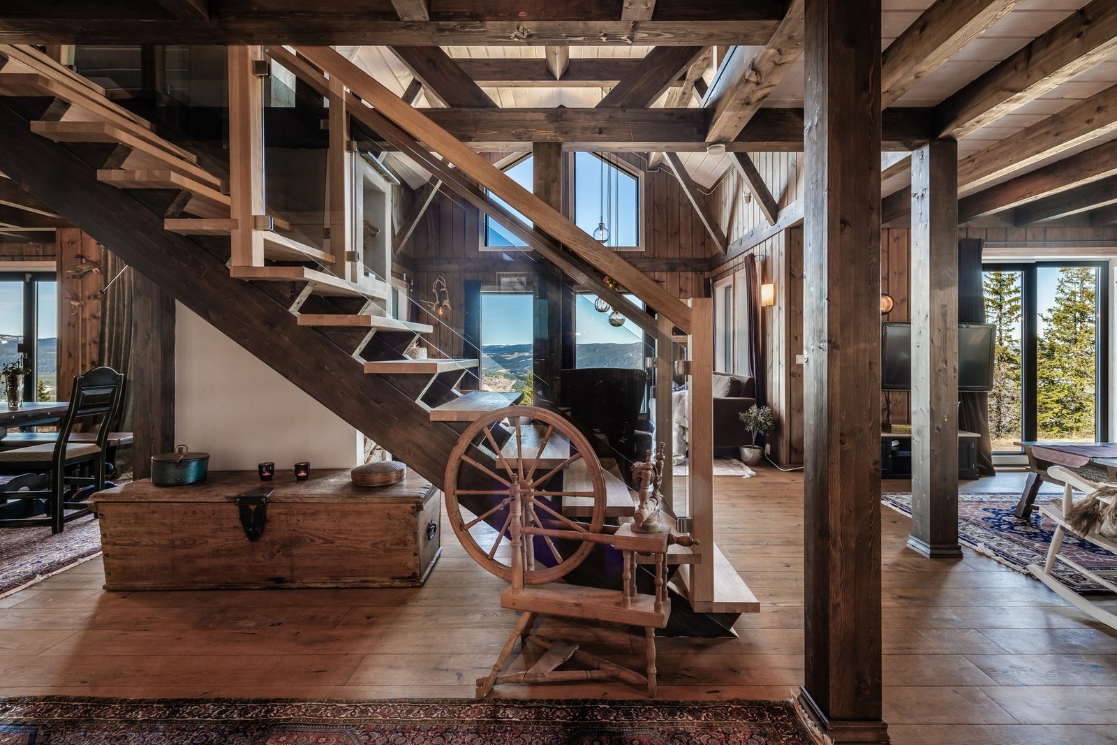 Allerede i døren blir man møtt av hyttens unike stil og sjarm. Galleribilde