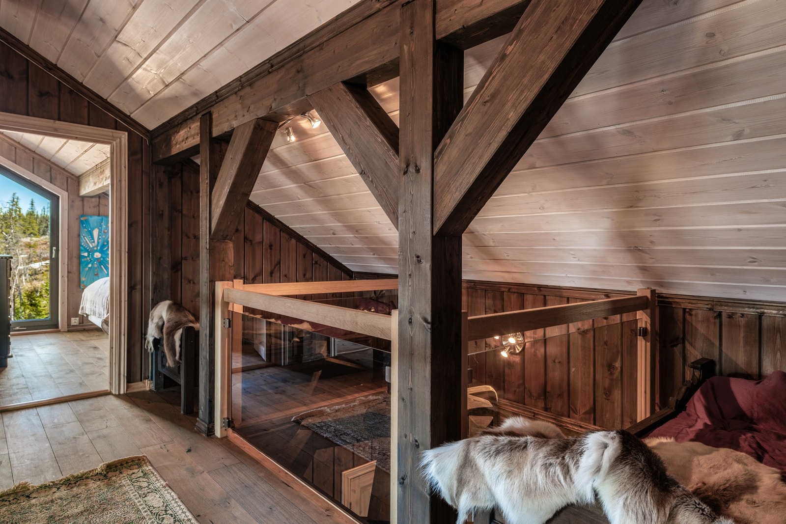 Glassplatene gir en stilig touch. Galleribilde