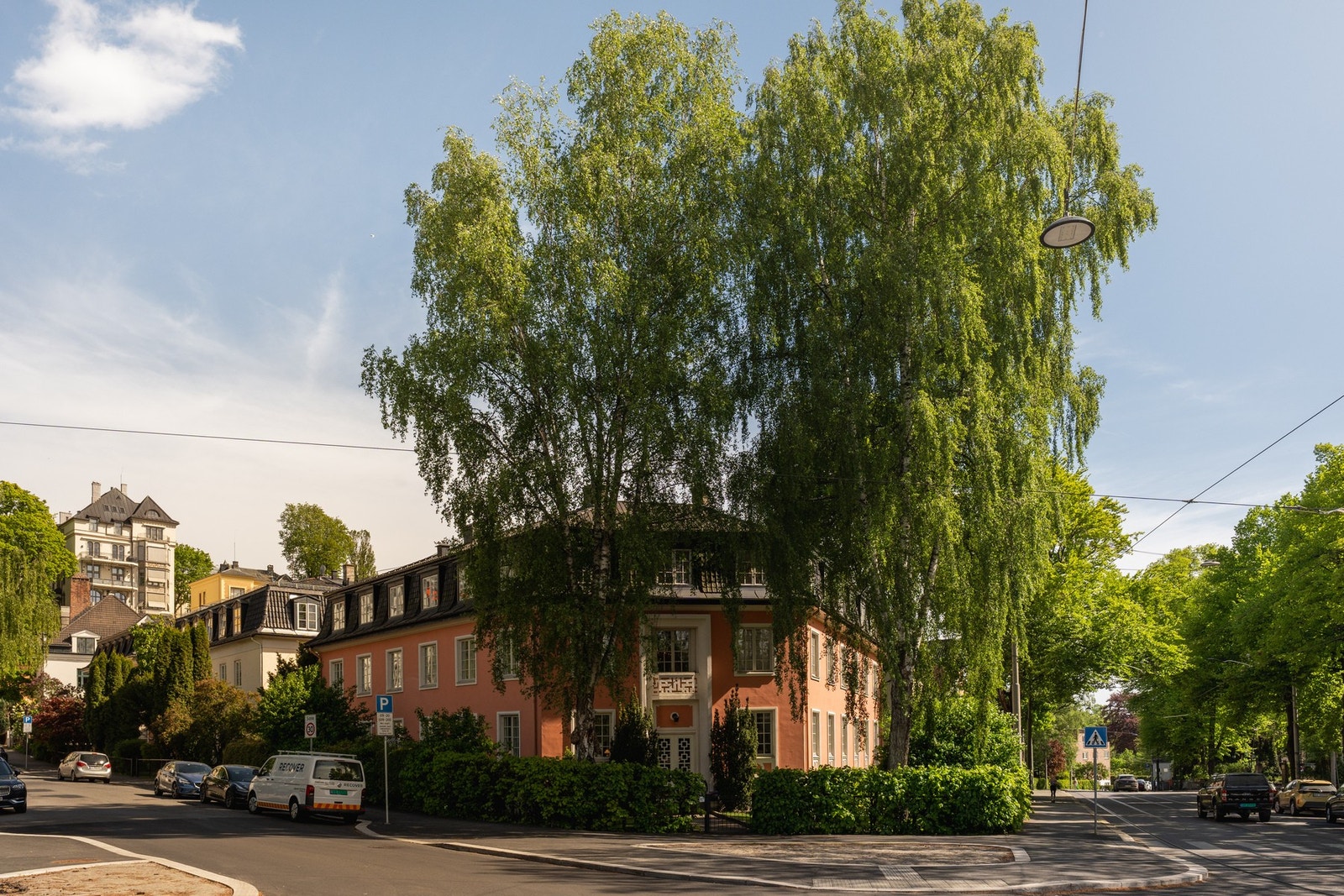 Fasjonabelt på Skarpsno: Boligen er omkranset av ambassader og elegante villaeiendommer. Galleribilde