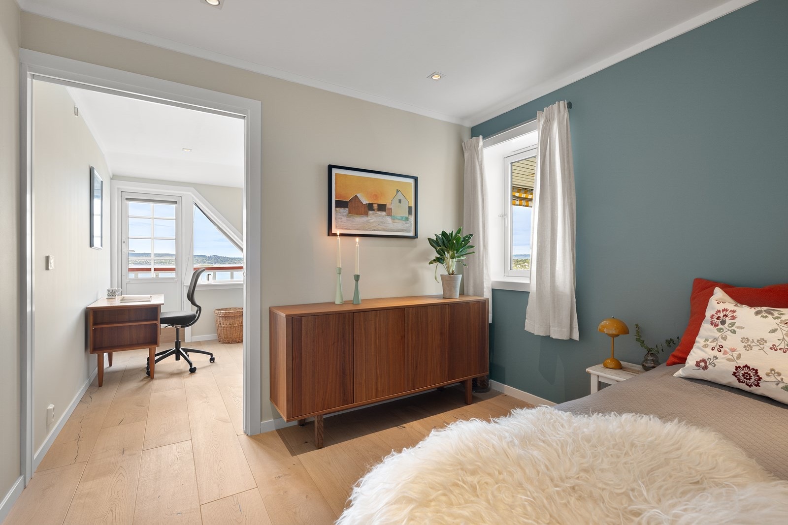 Soverom II med eget kontor med utgang til en av terrassene Galleribilde