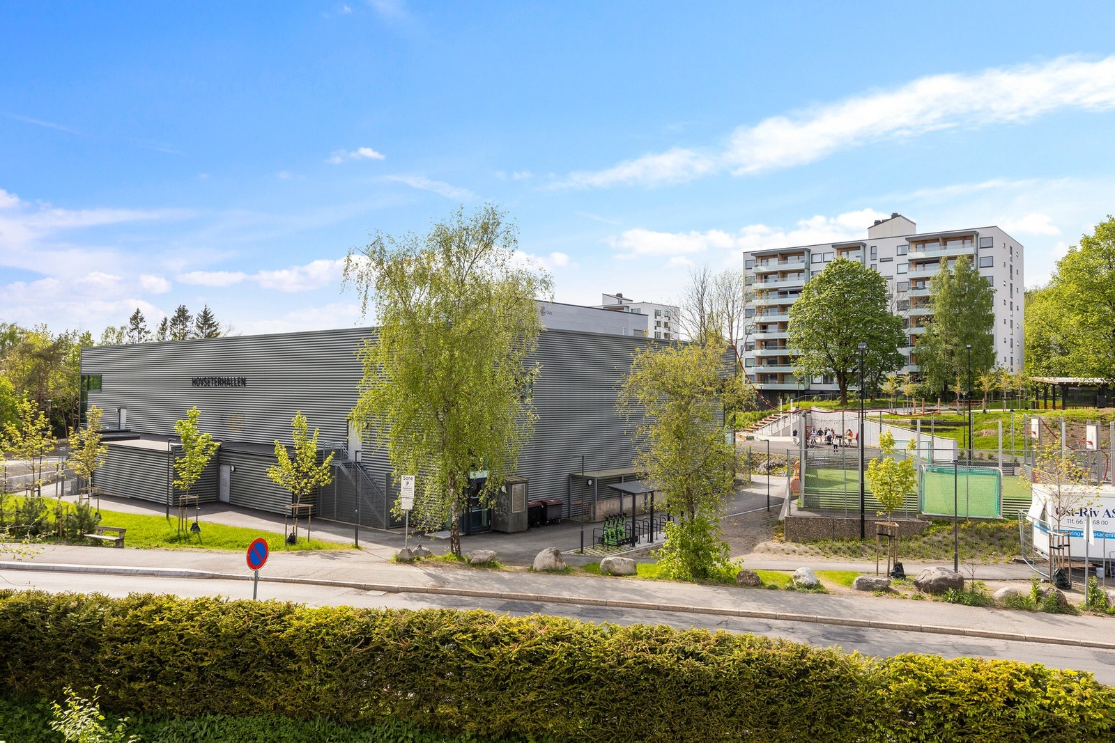 Hovseter idrettshall er en moderne flerbrukshall. Galleribilde