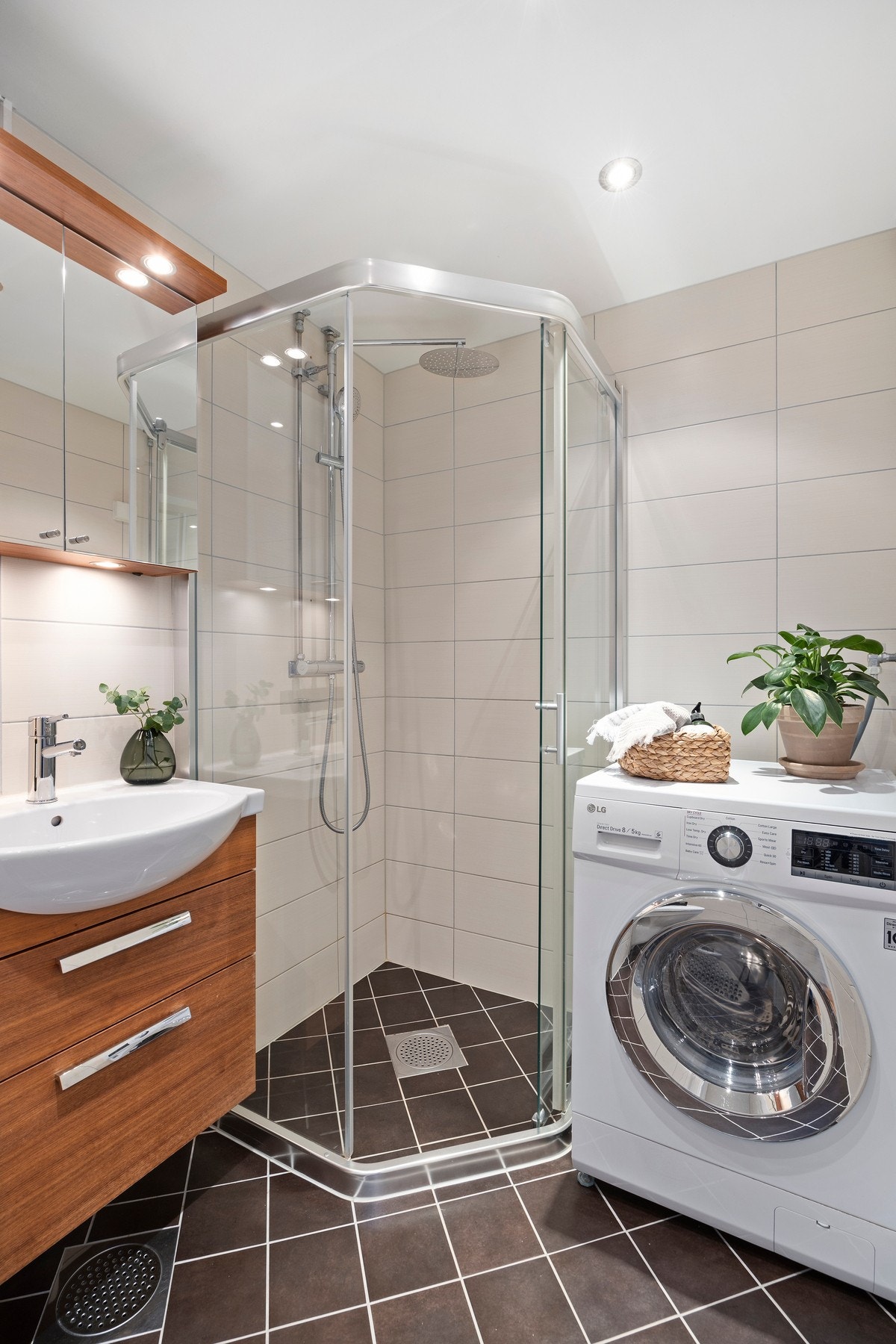 Badet har opplegg for vaskemaskin. Galleribilde