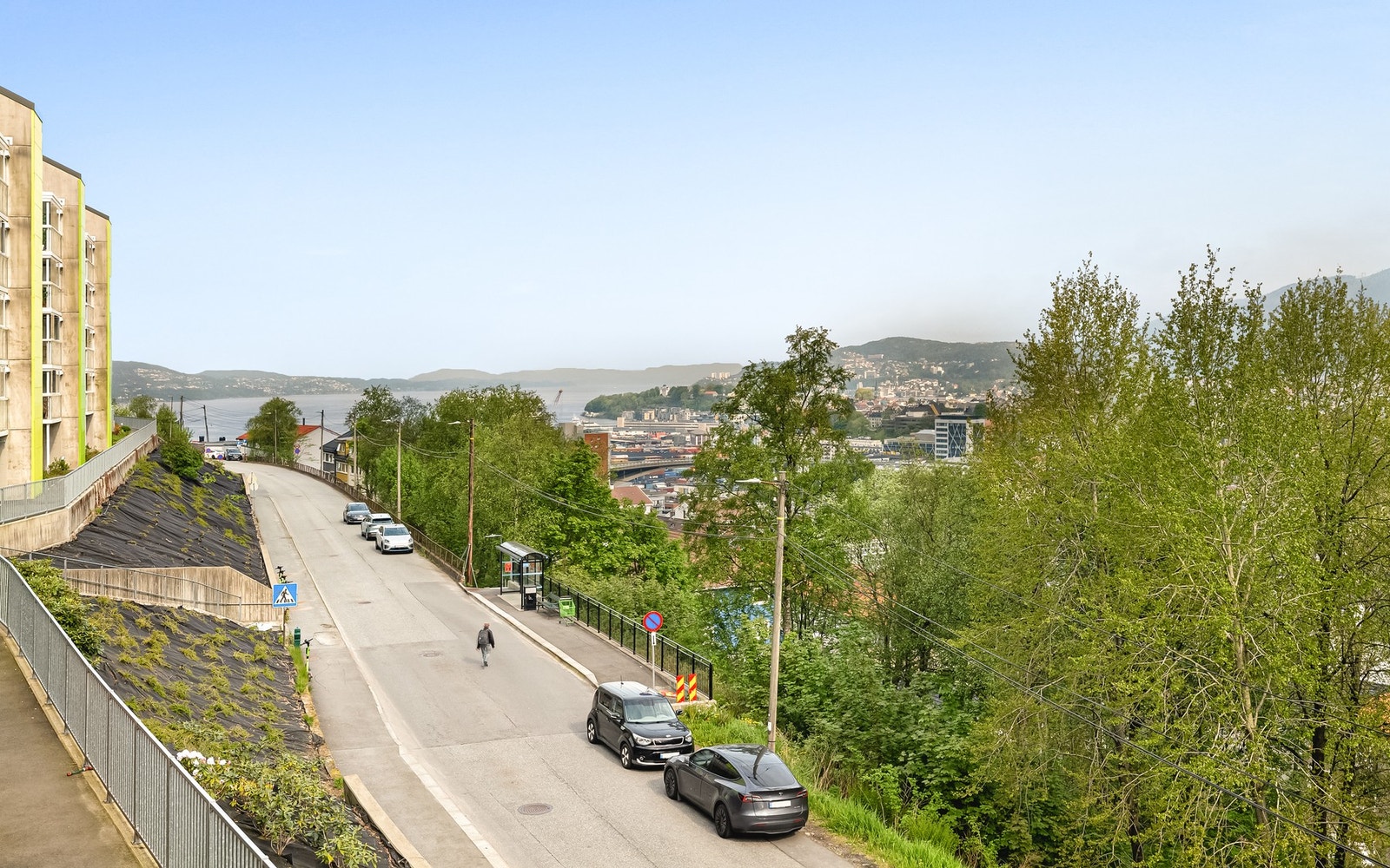 Utsikt mot Bergen sentrum, Fløyen og Ulriken Galleribilde