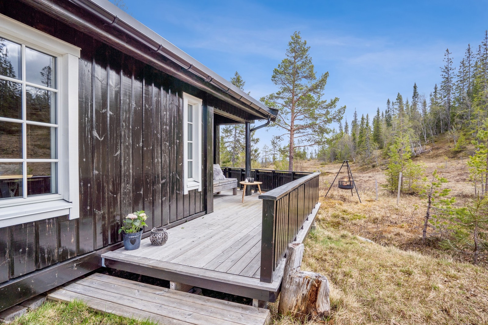 Hytta har en svært solrik terrasse på 19,5 kvm. Galleribilde