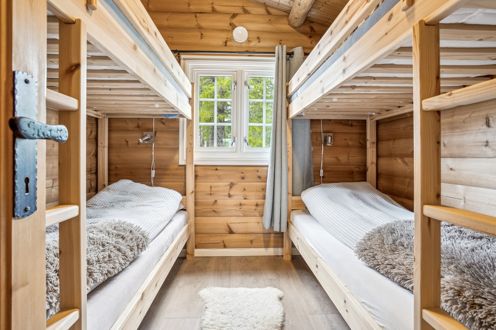 Soverom på 6 kvm er i dag utstyrt med 4 sengeplasser. Galleribilde