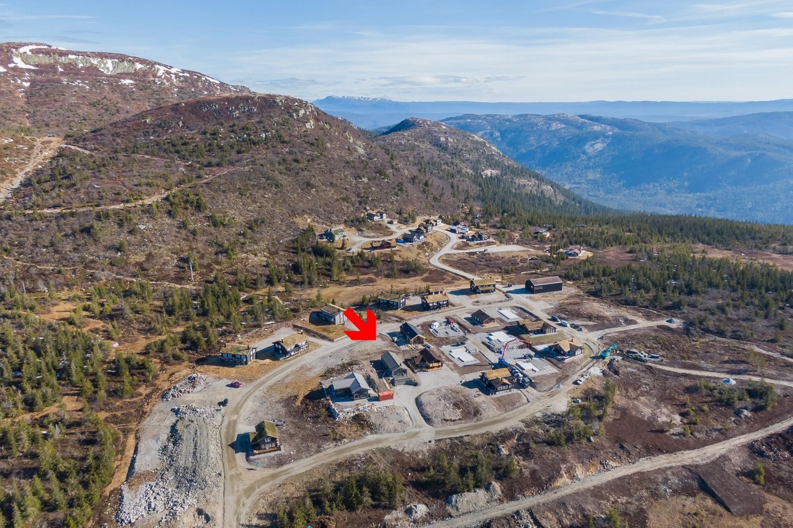 Tomta ligger fint til på "toppen av Lifjell" Galleribilde