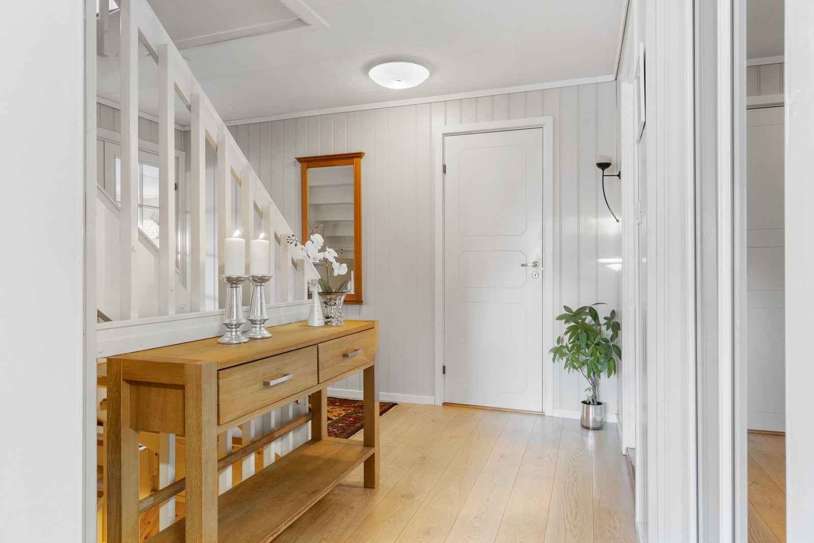 Gang med innebygget skyvedørsgarderobe Galleribilde