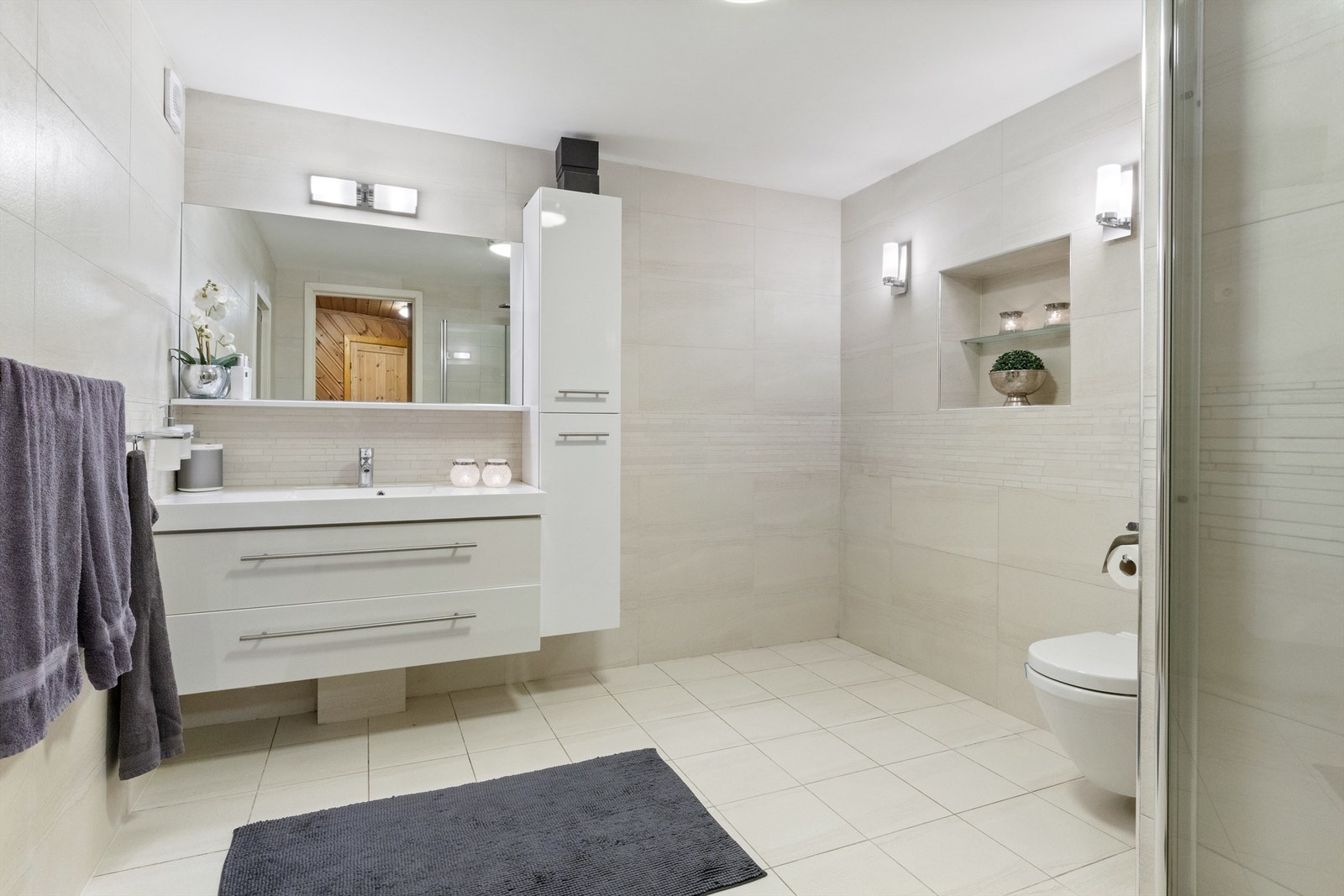 Flislagt bad med gulvvarme Galleribilde