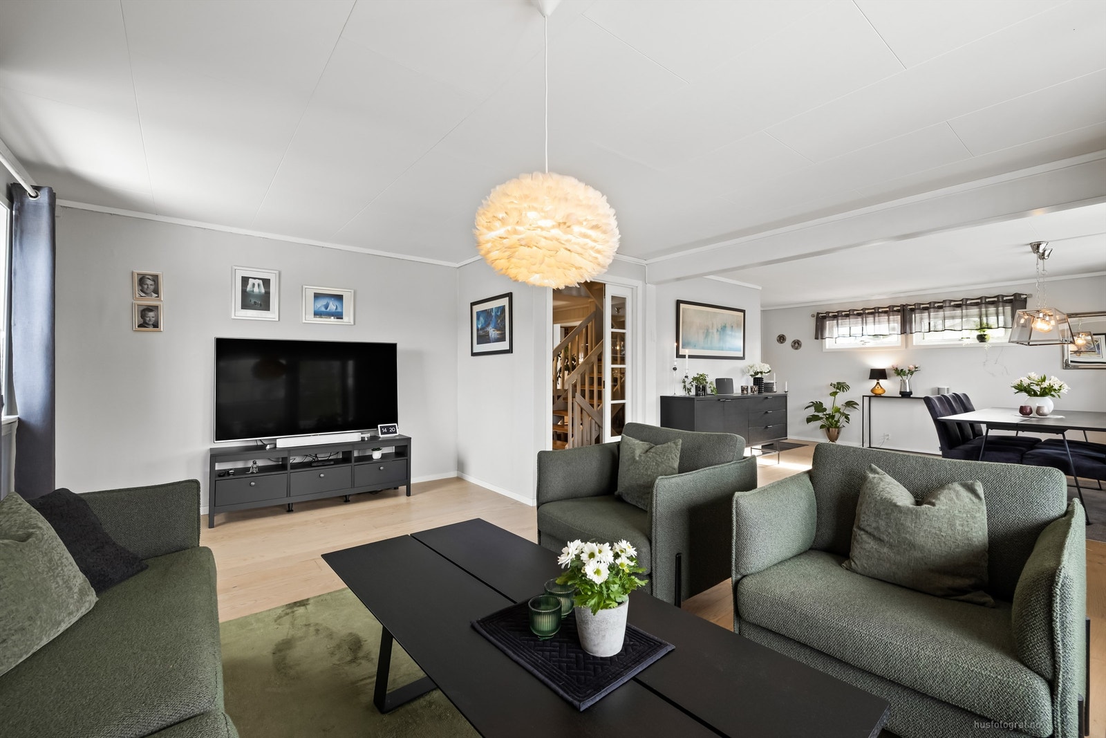 Rommet er gjennomgående som gir godt med naturlig lys Galleribilde