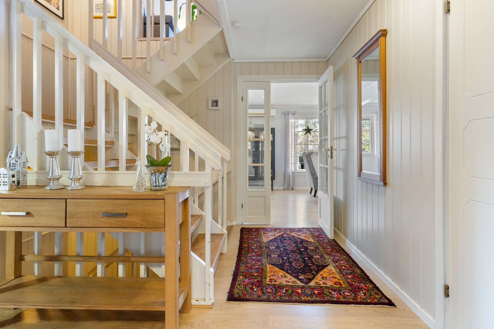 Trappegang til underetasjen og loftetasjen Galleribilde