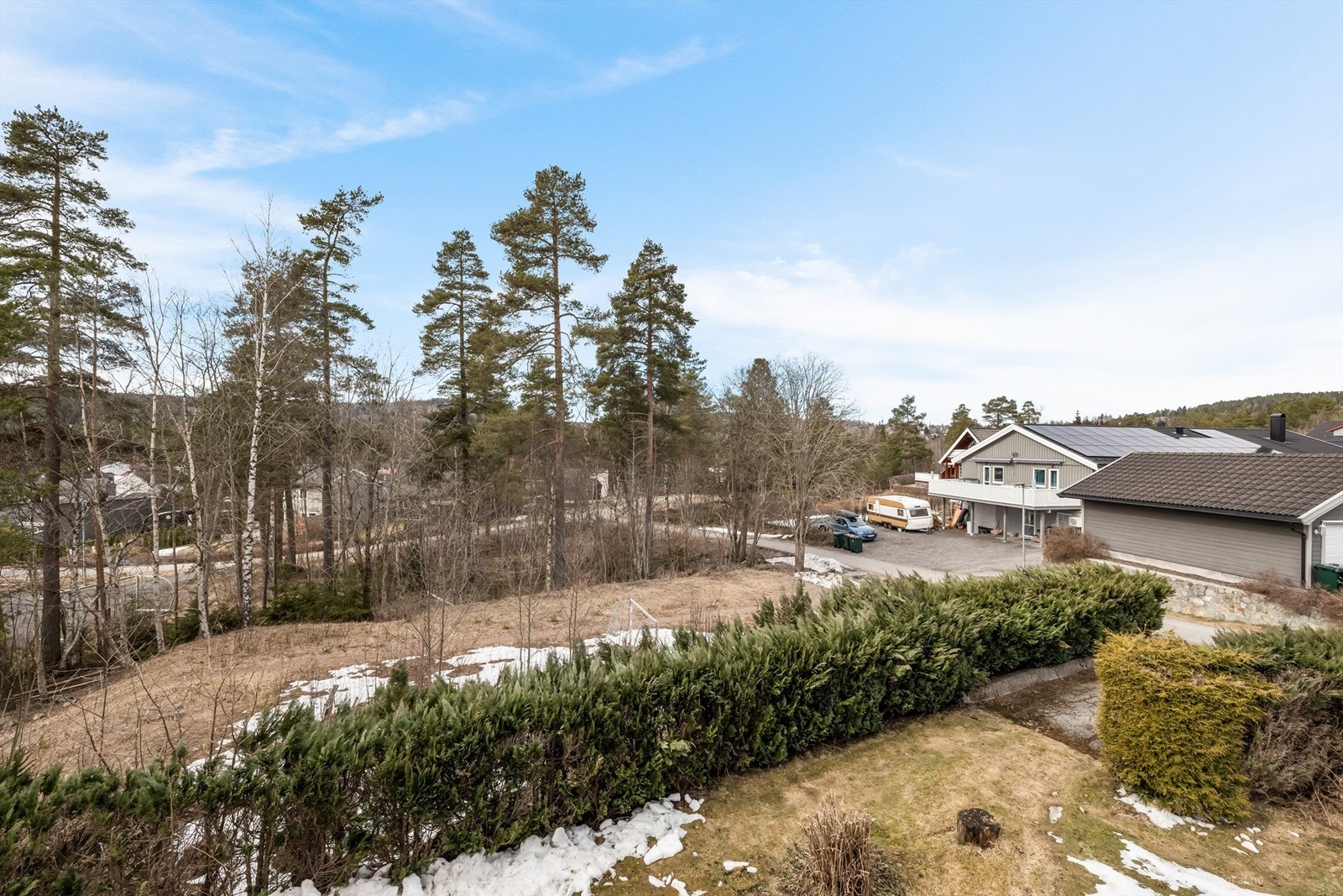 Solrike uteplasser som er vestvendt og sørvendt Galleribilde