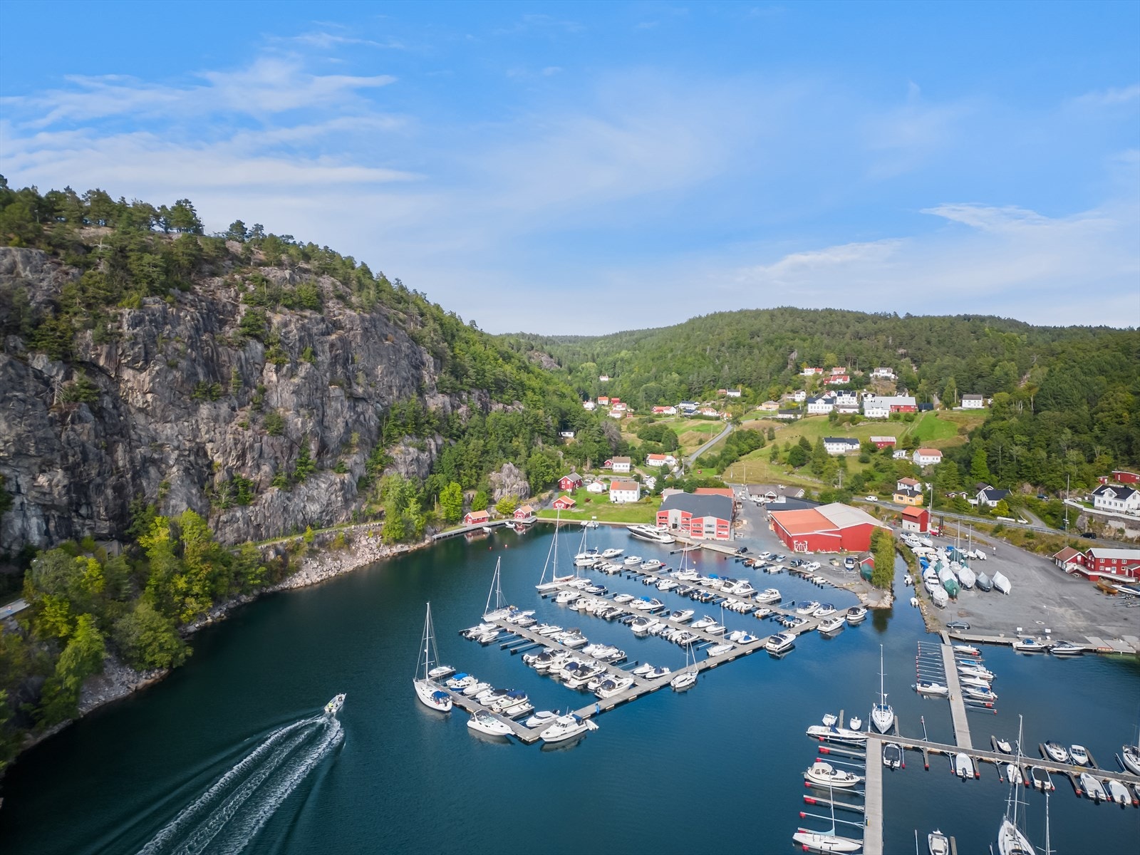 Eiendommen er på Østerå i Tvedestrand kommune Galleribilde