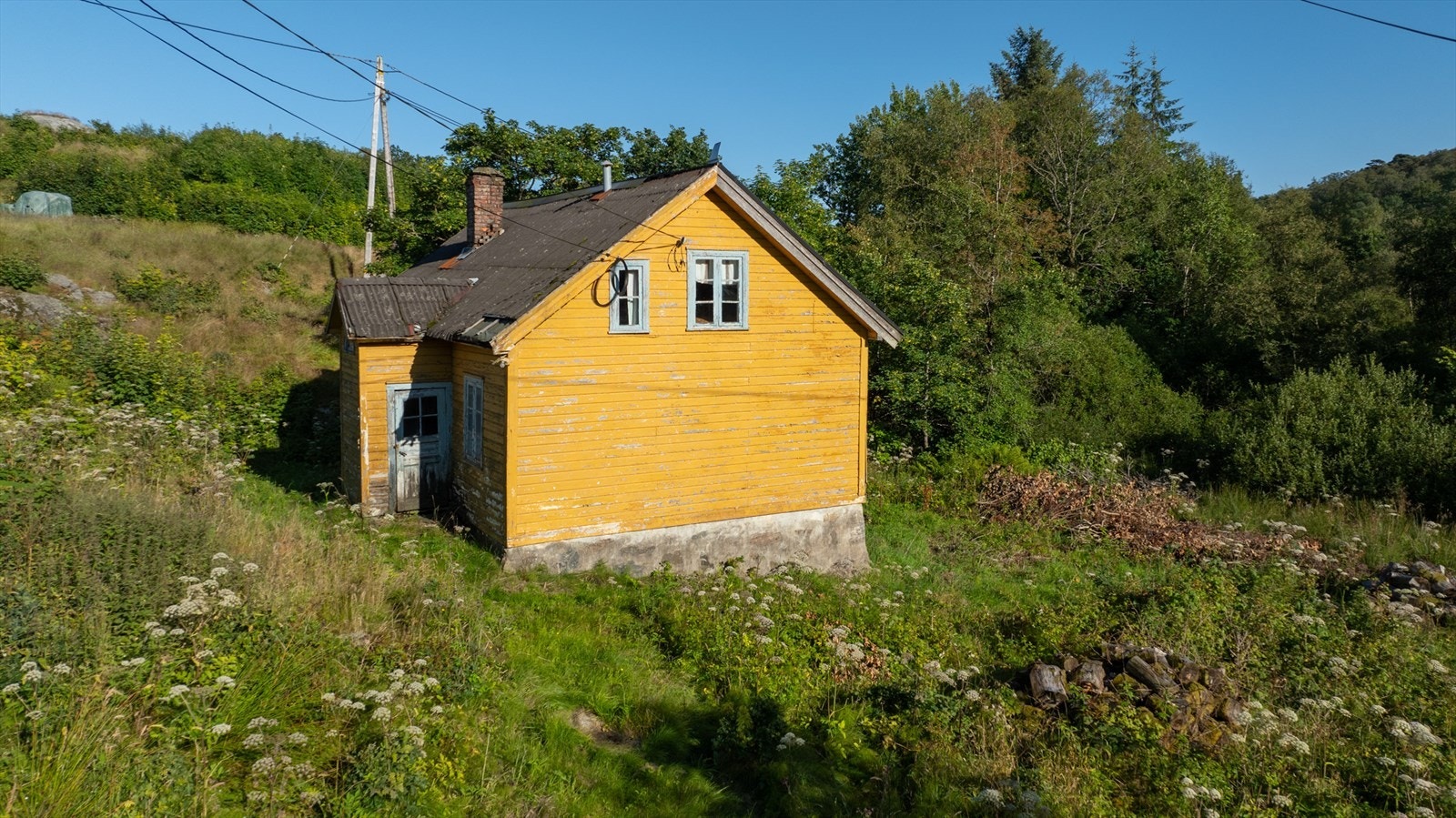 Hus med inngang bakside Galleribilde