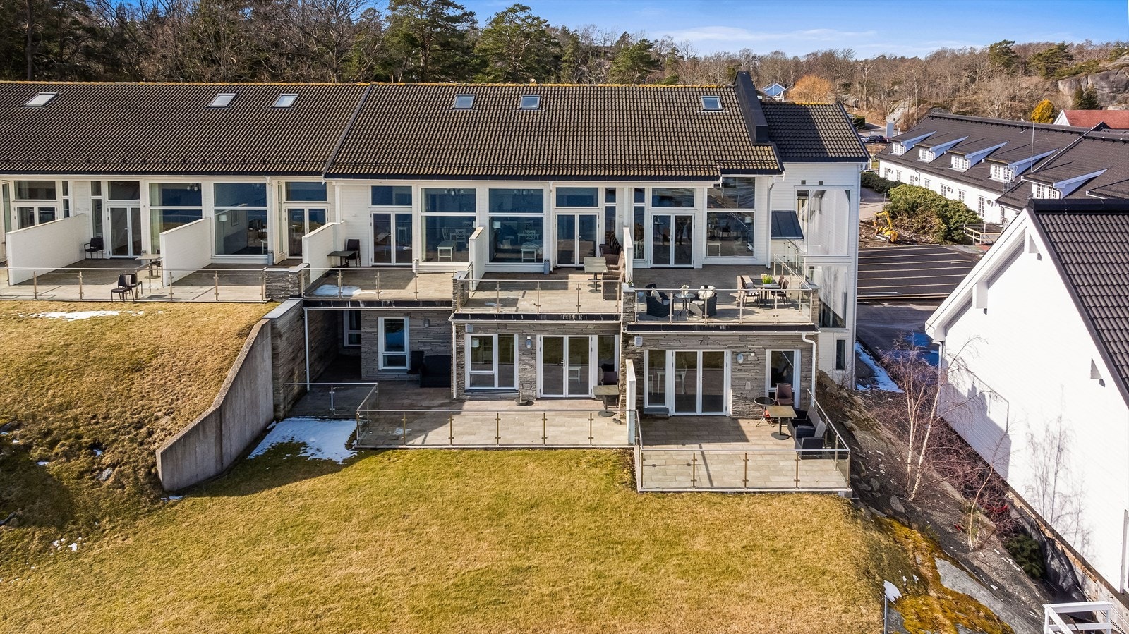 Denne endeleiligheten har en god intern beliggenhet på området med enkel adkomst til hotellet. Galleribilde