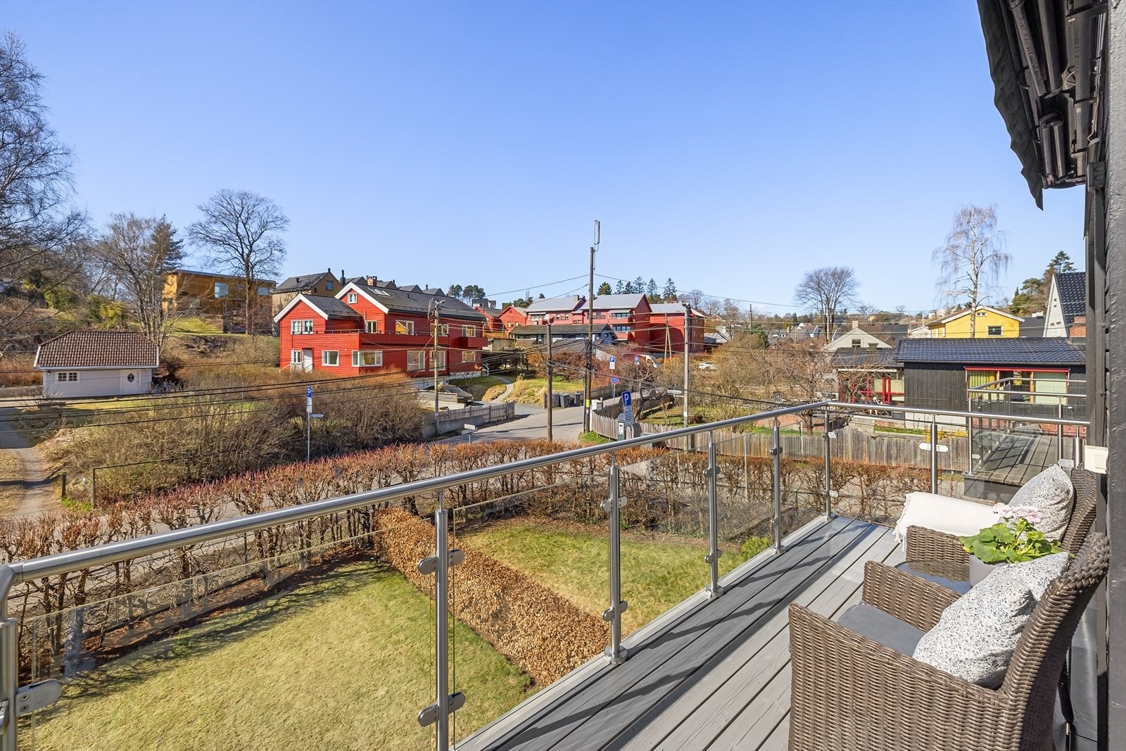 Fin utsikt over det hyggelige, rolige og barnevennlige nabolaget Galleribilde