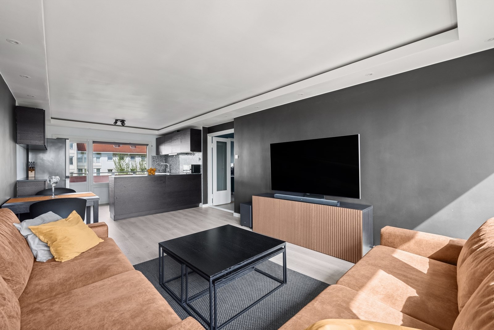 Boligen har blitt oppgradert med malte flater og nye gulv. Galleribilde