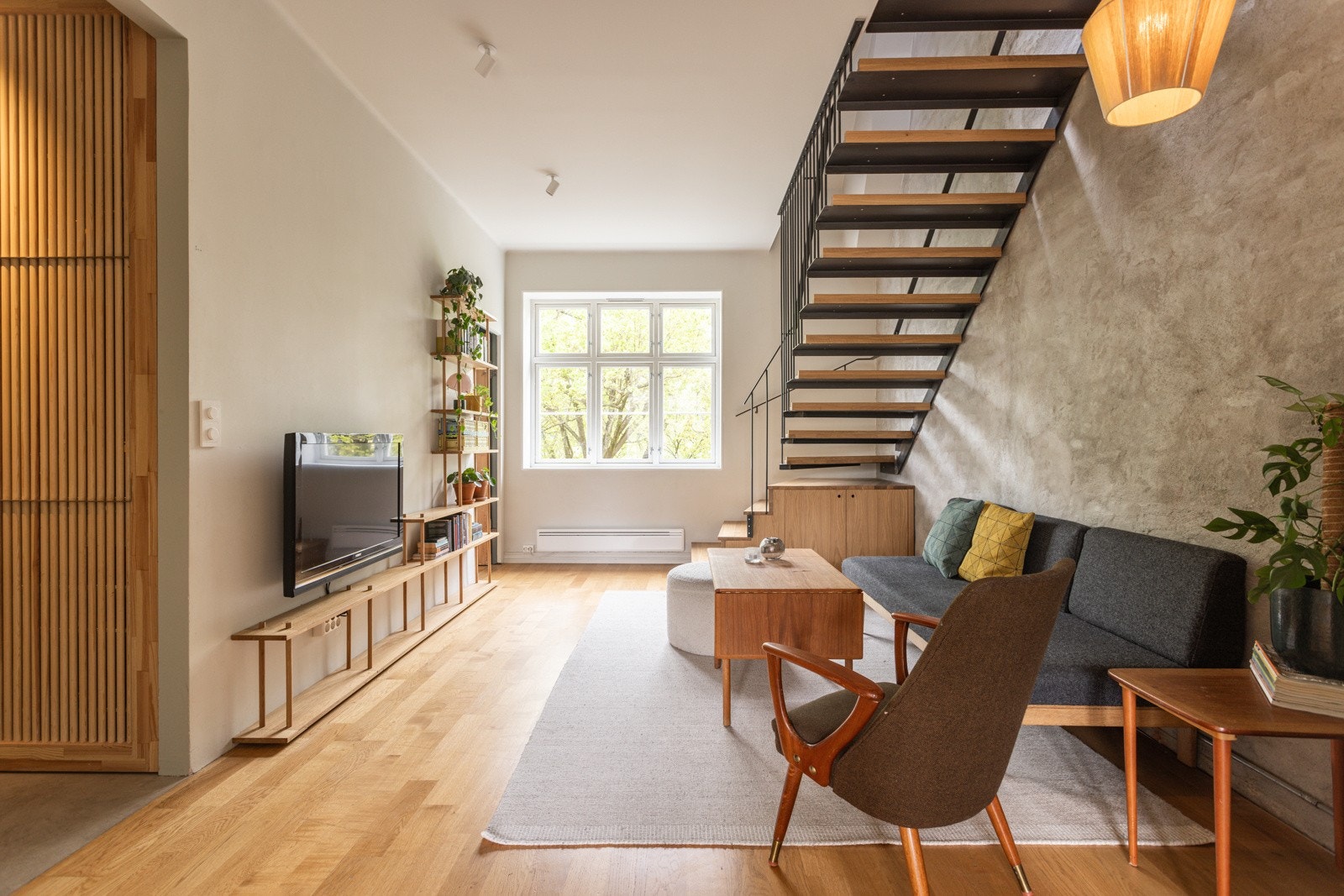 Her har du god plass til sofaseksjon og oppbevaringsmøblement. Galleribilde