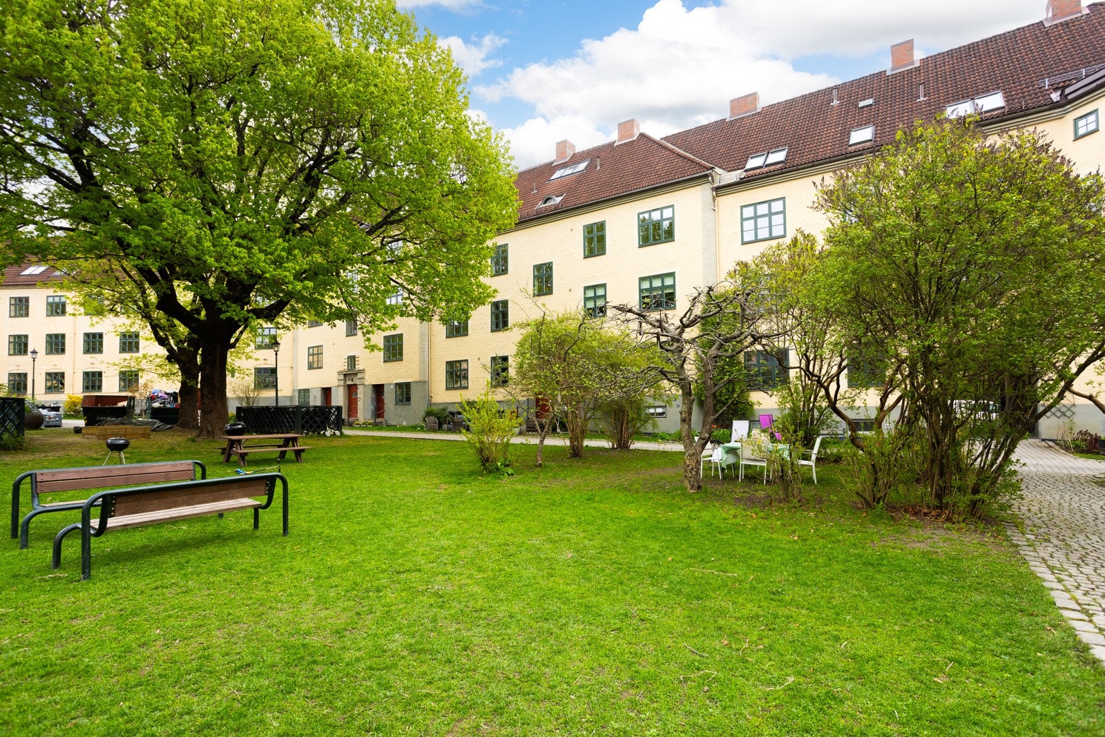 Her trives beboere i alle aldre og Frankrikegården er kjent for et unikt bomiljø. Galleribilde