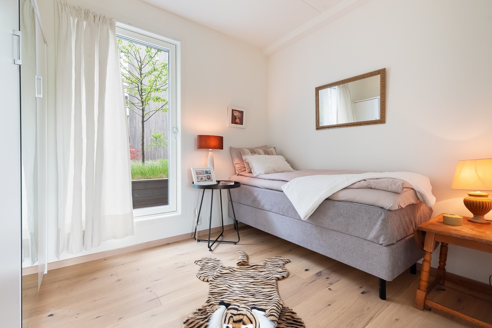 Det andre soverommet har plass til seng, skrivepult eller annet ønsket møblement. Galleribilde