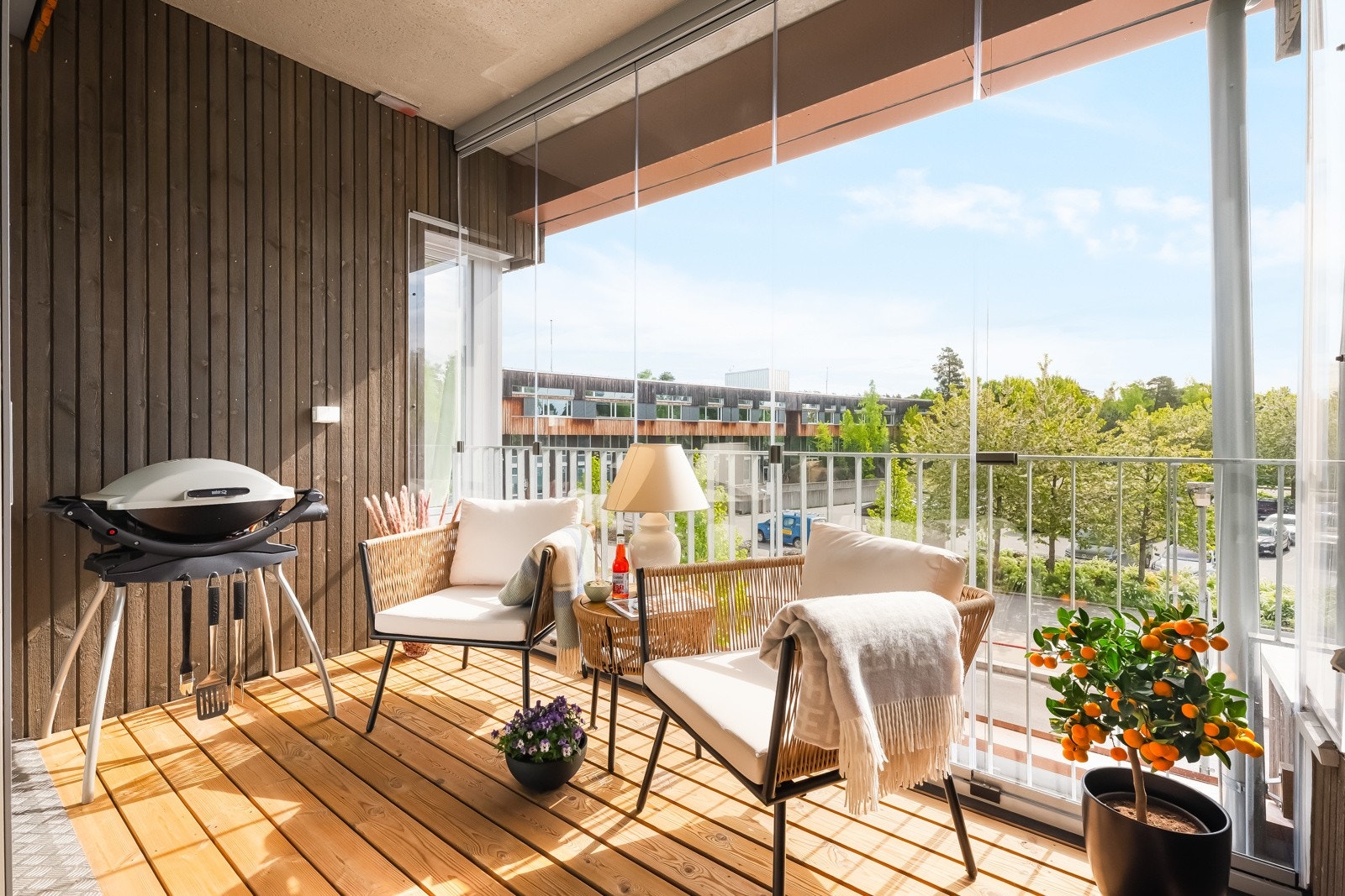 Velkommen til Vestveien 55 i "Tangen centrum borettslag", presentert av Schala & Partners ved Kjerstin Falkum, tlf. 922 04 707. Galleribilde