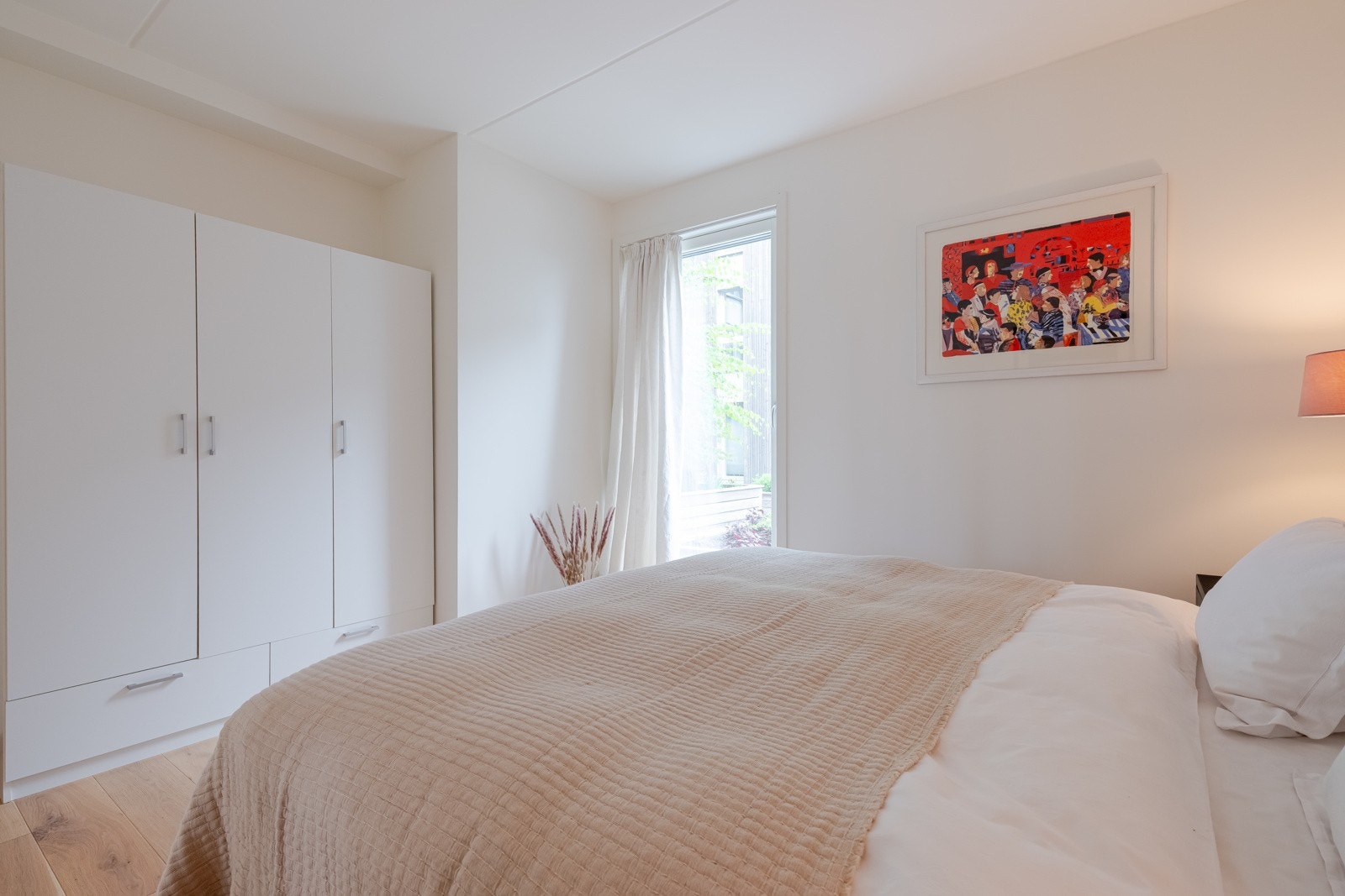 Begge rommene er innredet med garderobeskap. Galleribilde