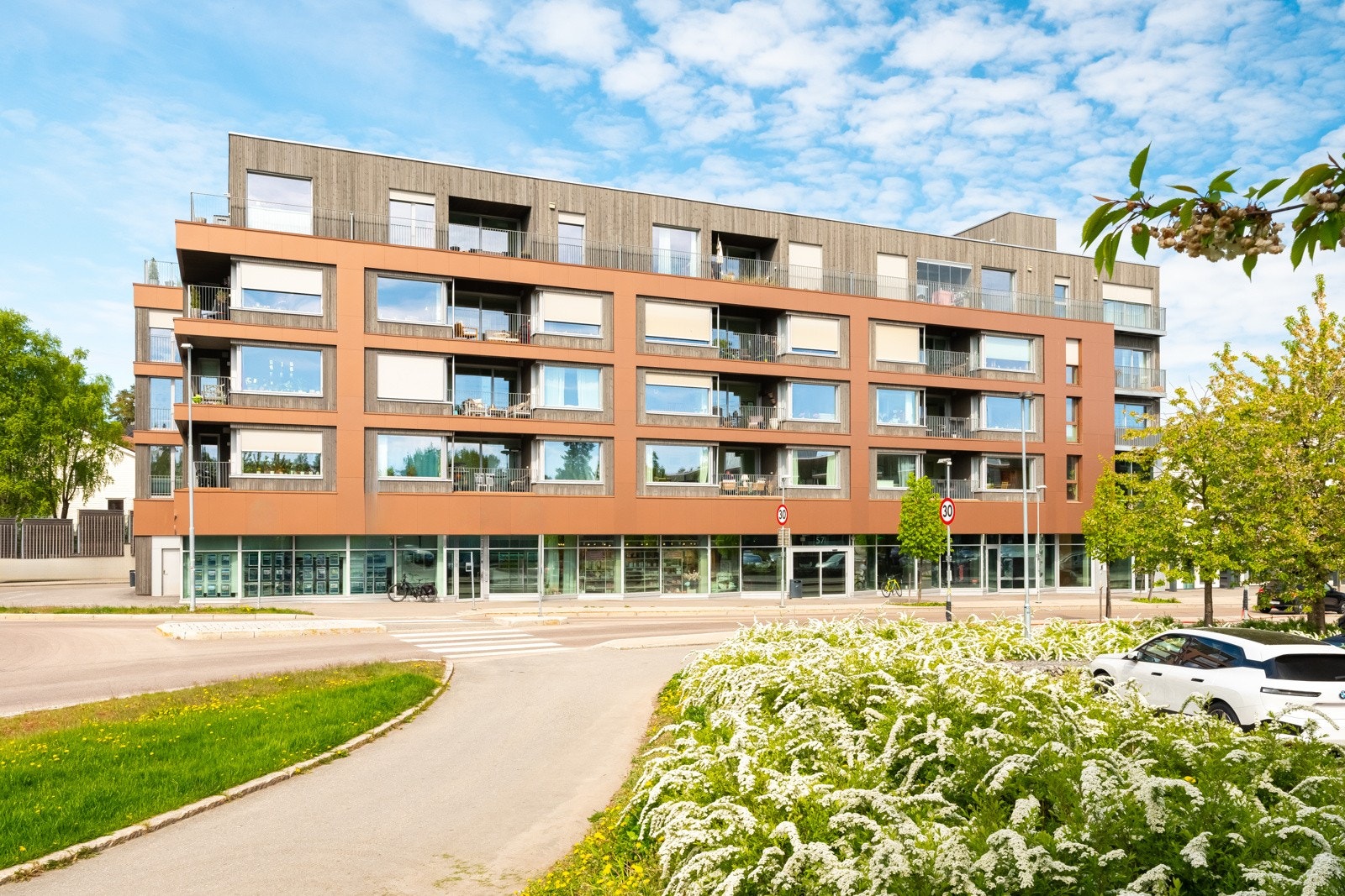 Tangen Centrum borettslag består av 44 leiligheter/andeler. Her bor du midt i "hjertet av Nesodden". Galleribilde